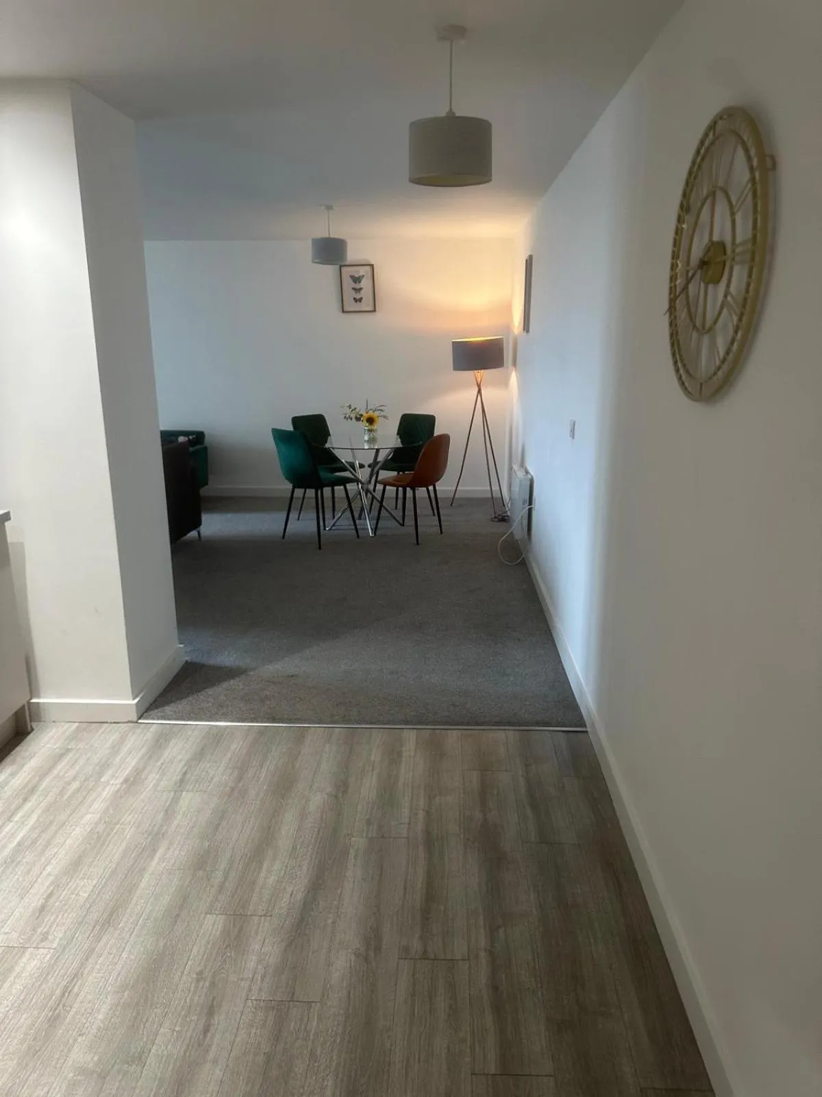 Seating area in Adelphi Wharf Apartments by Beehosting