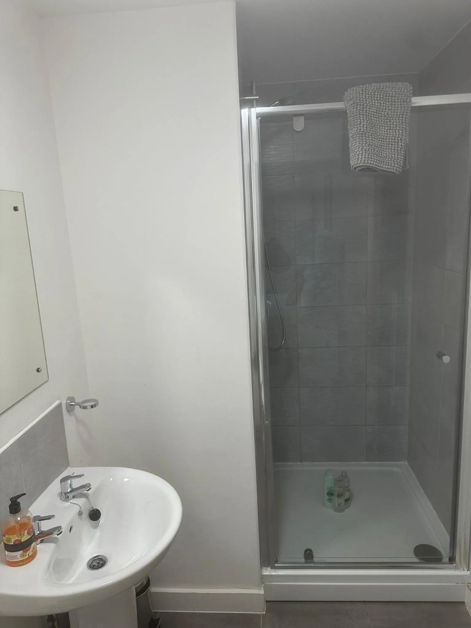 Bathroom in Adelphi Wharf Apartments by Beehosting