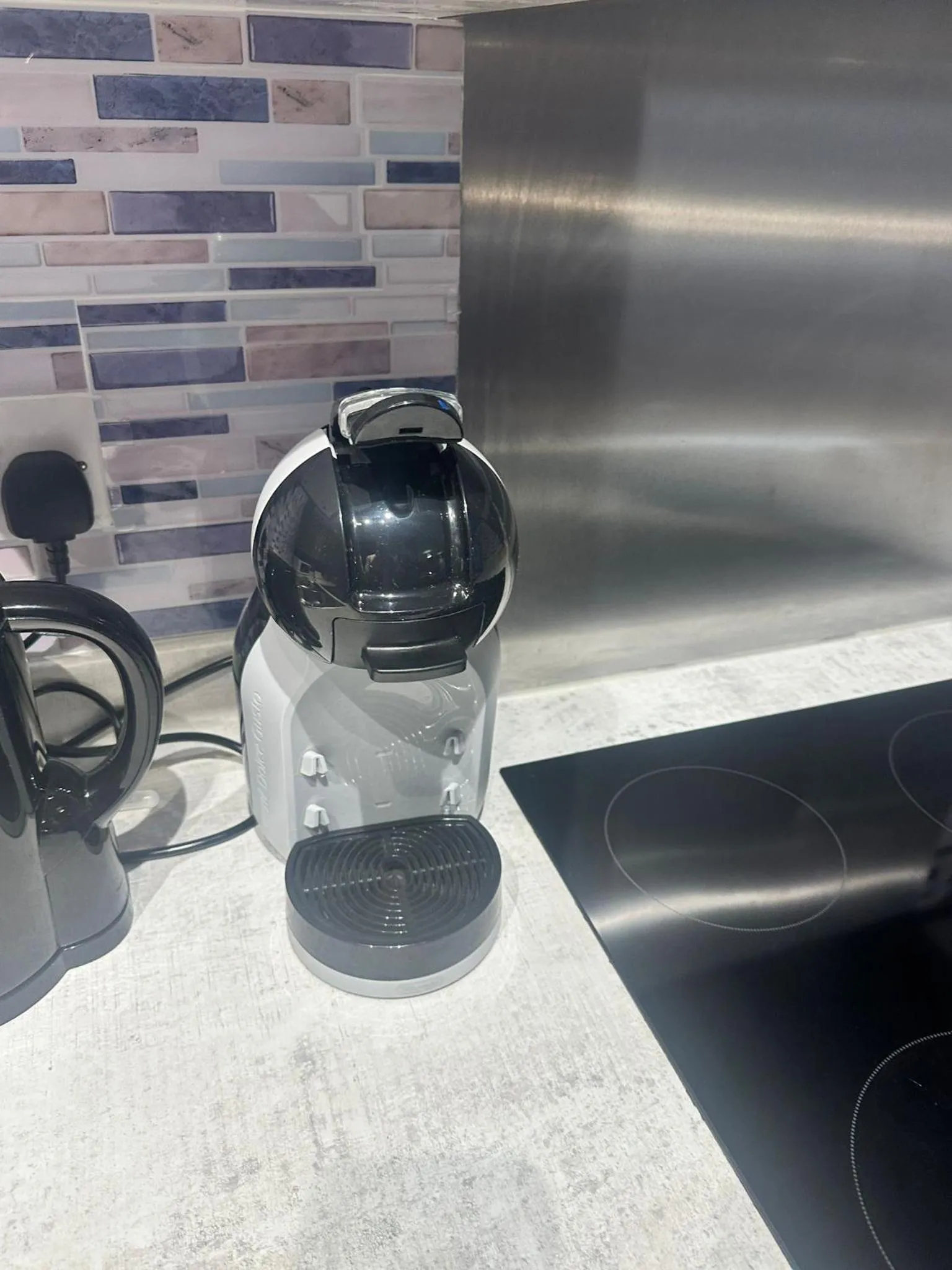 Coffee/tea facilities in Adelphi Wharf Apartments by Beehosting