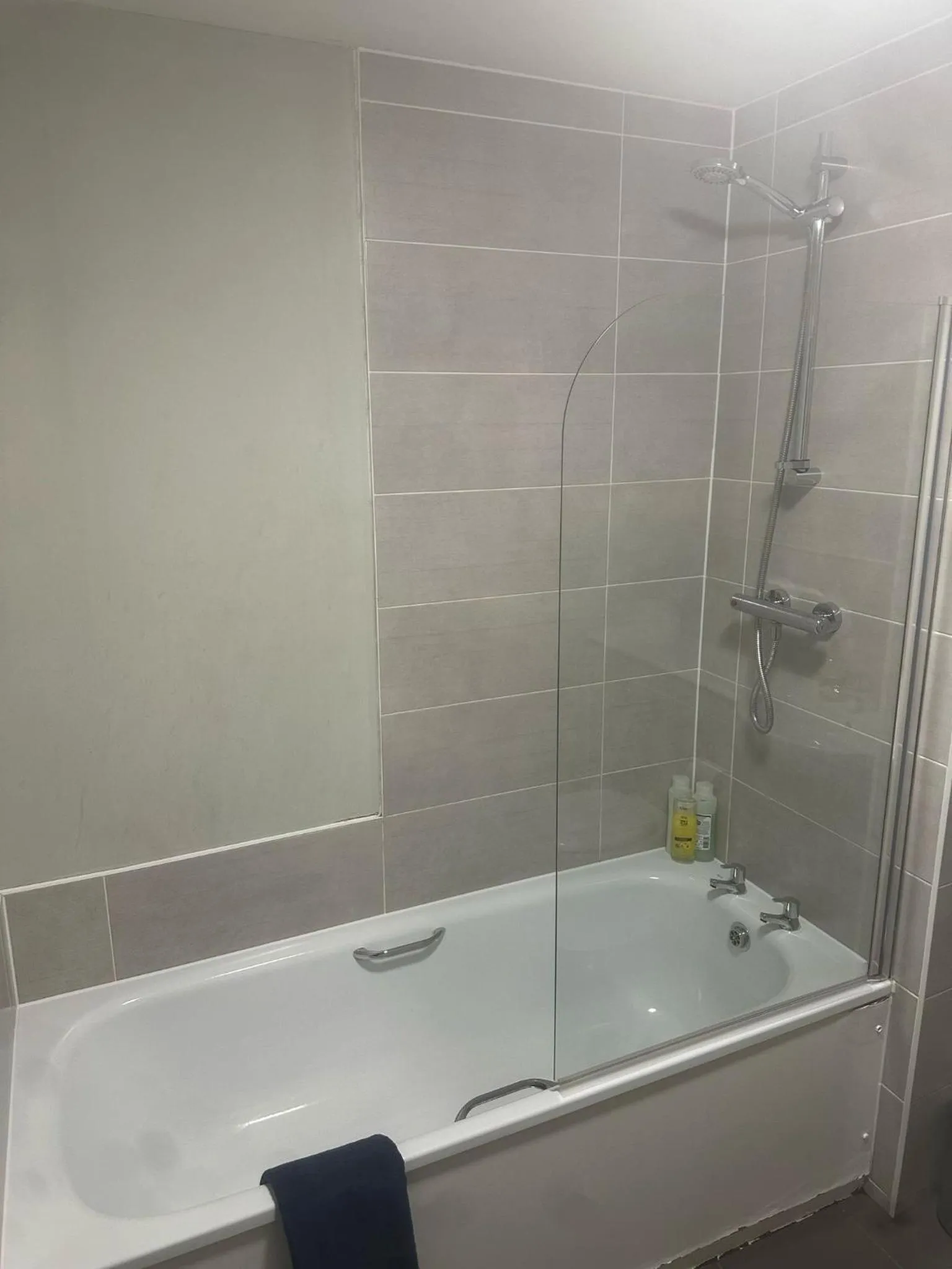 Bathroom in Adelphi Wharf Apartments by Beehosting