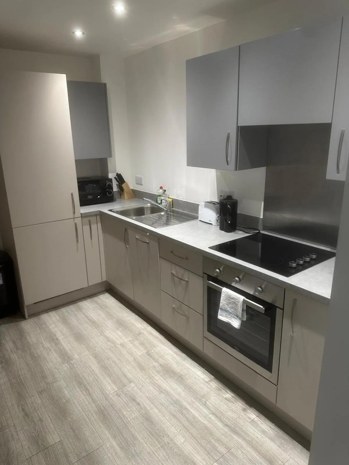 Kitchen or kitchenette in Adelphi Wharf Apartments by Beehosting