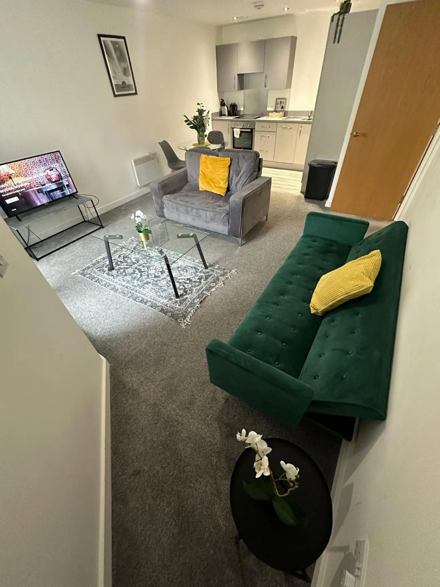 Living room in Adelphi Wharf Apartments by Beehosting