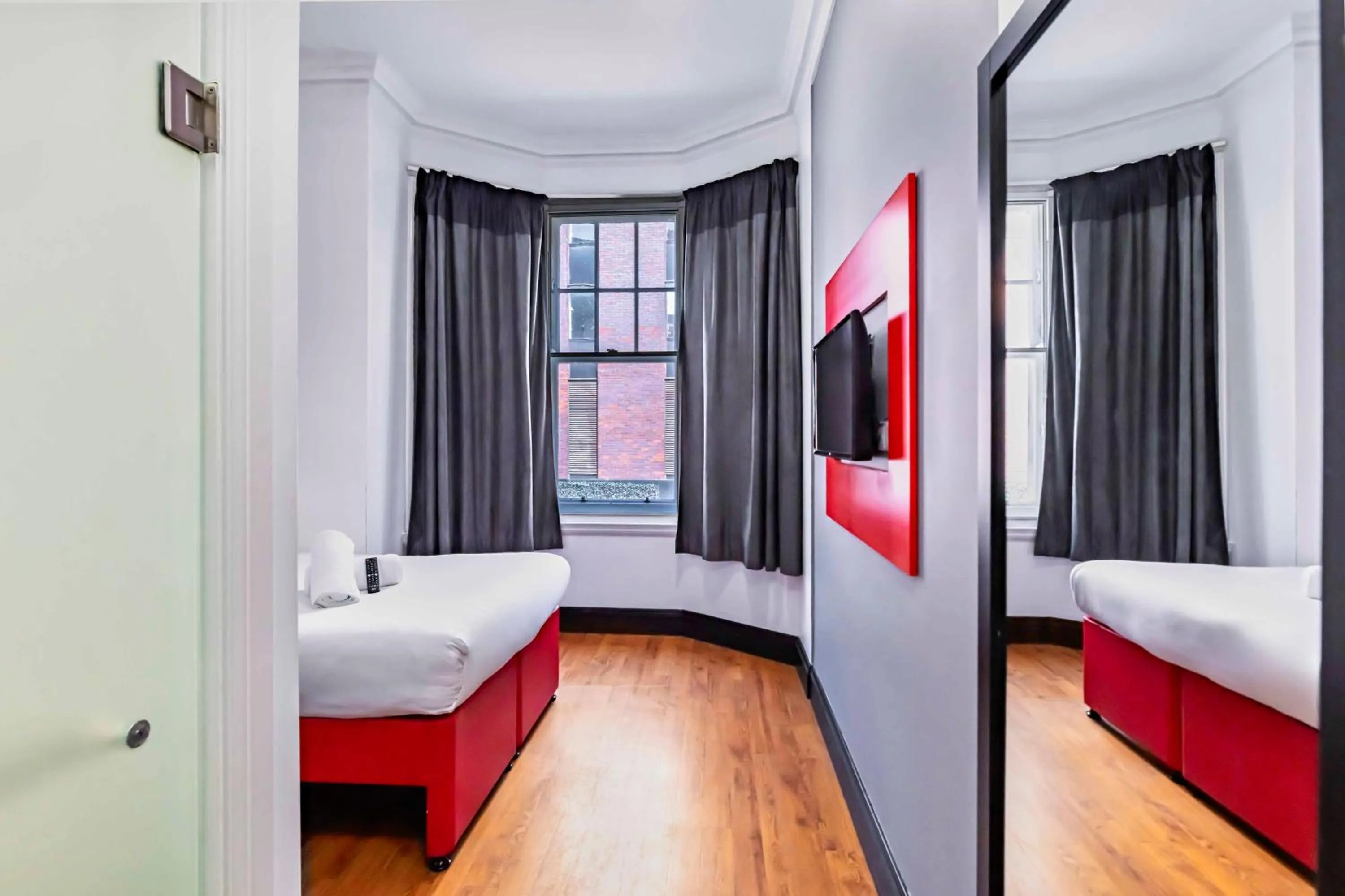 Bedroom, Bed in easyHotel Newcastle