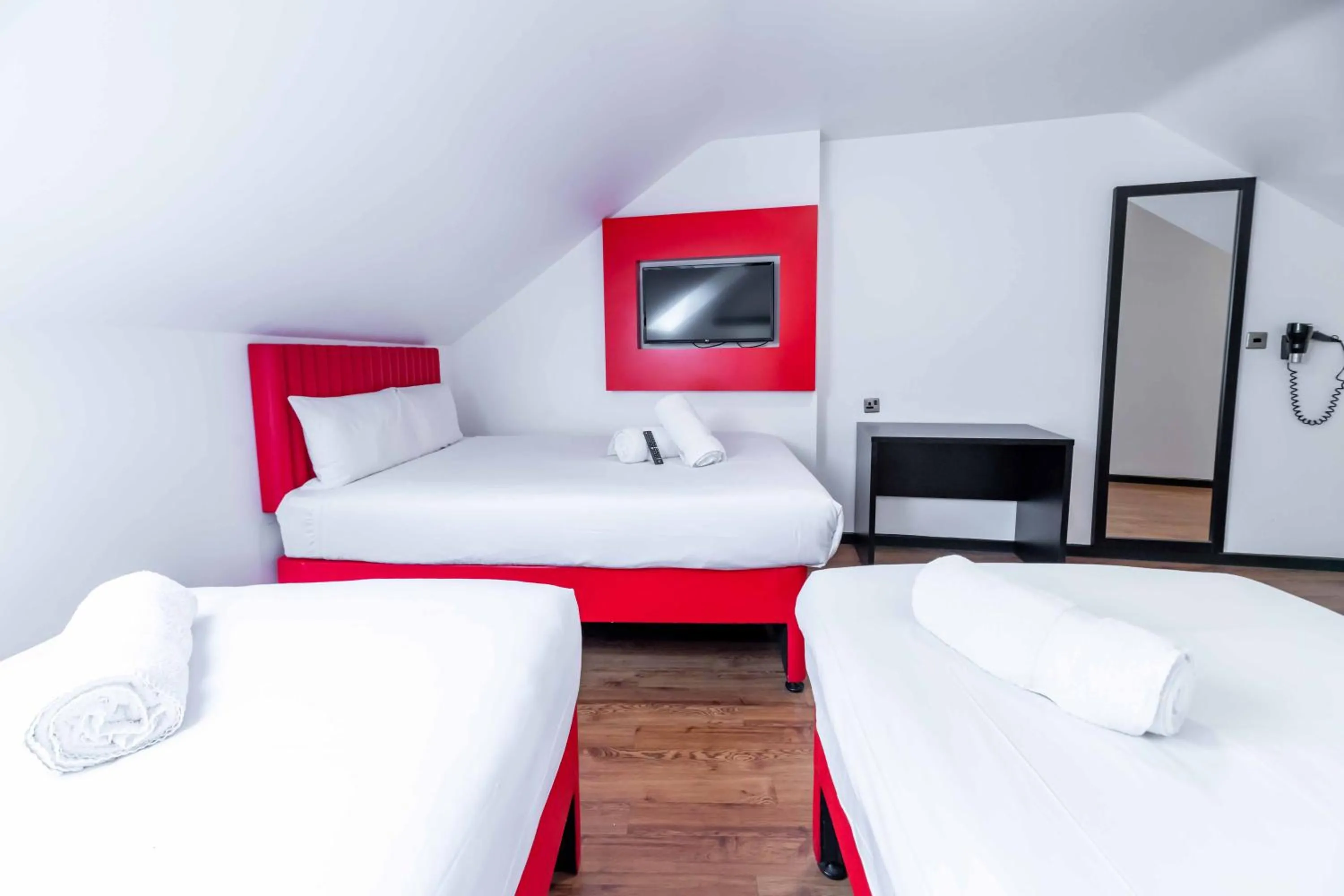 Bedroom, Bed in easyHotel Newcastle