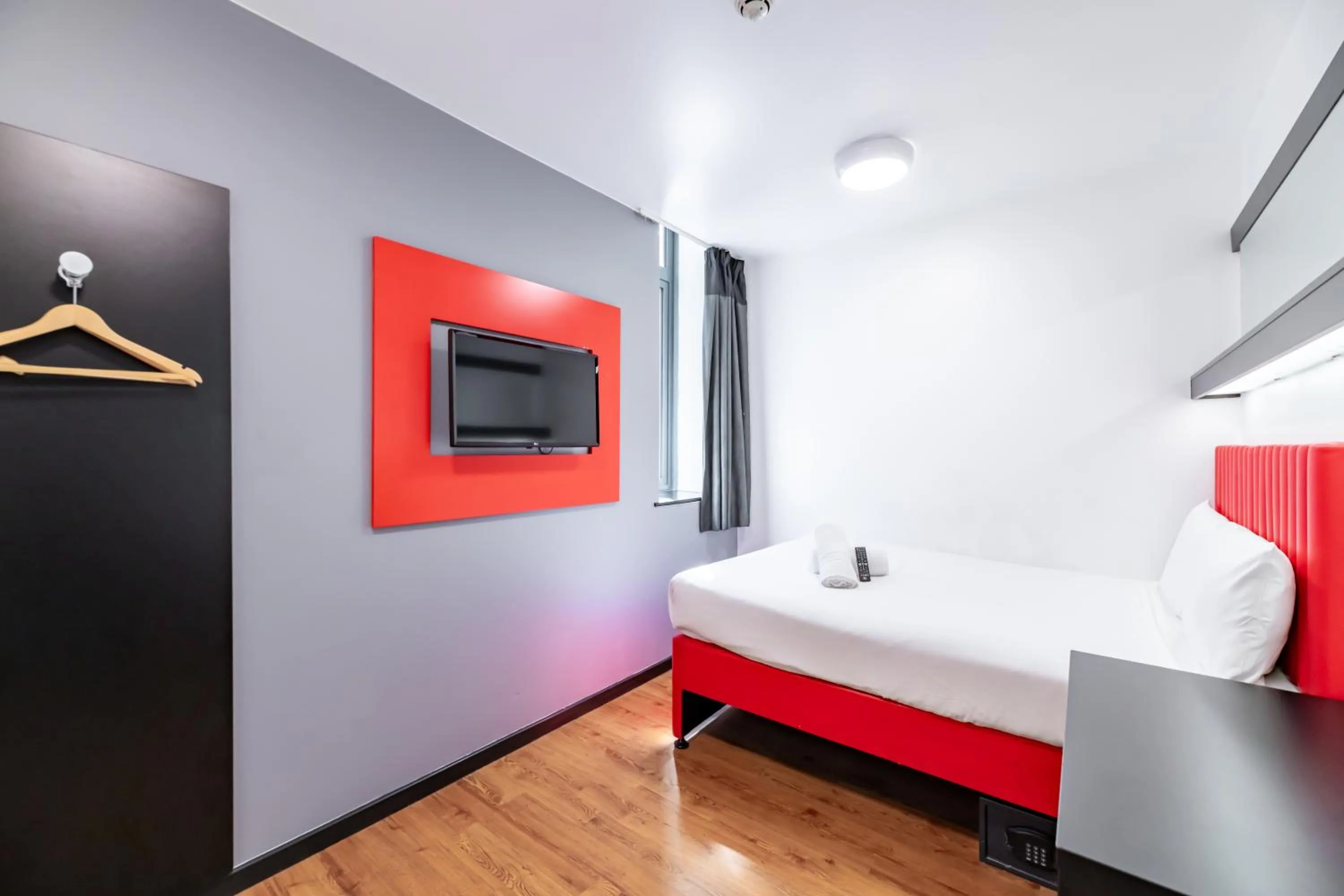 Bedroom, Bed in easyHotel Newcastle