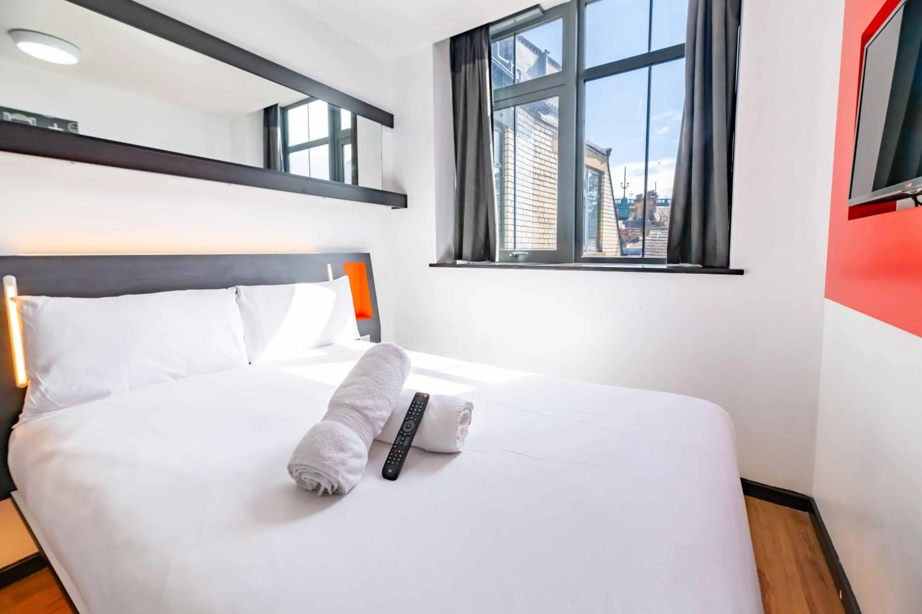 Bedroom, Bed in easyHotel Newcastle