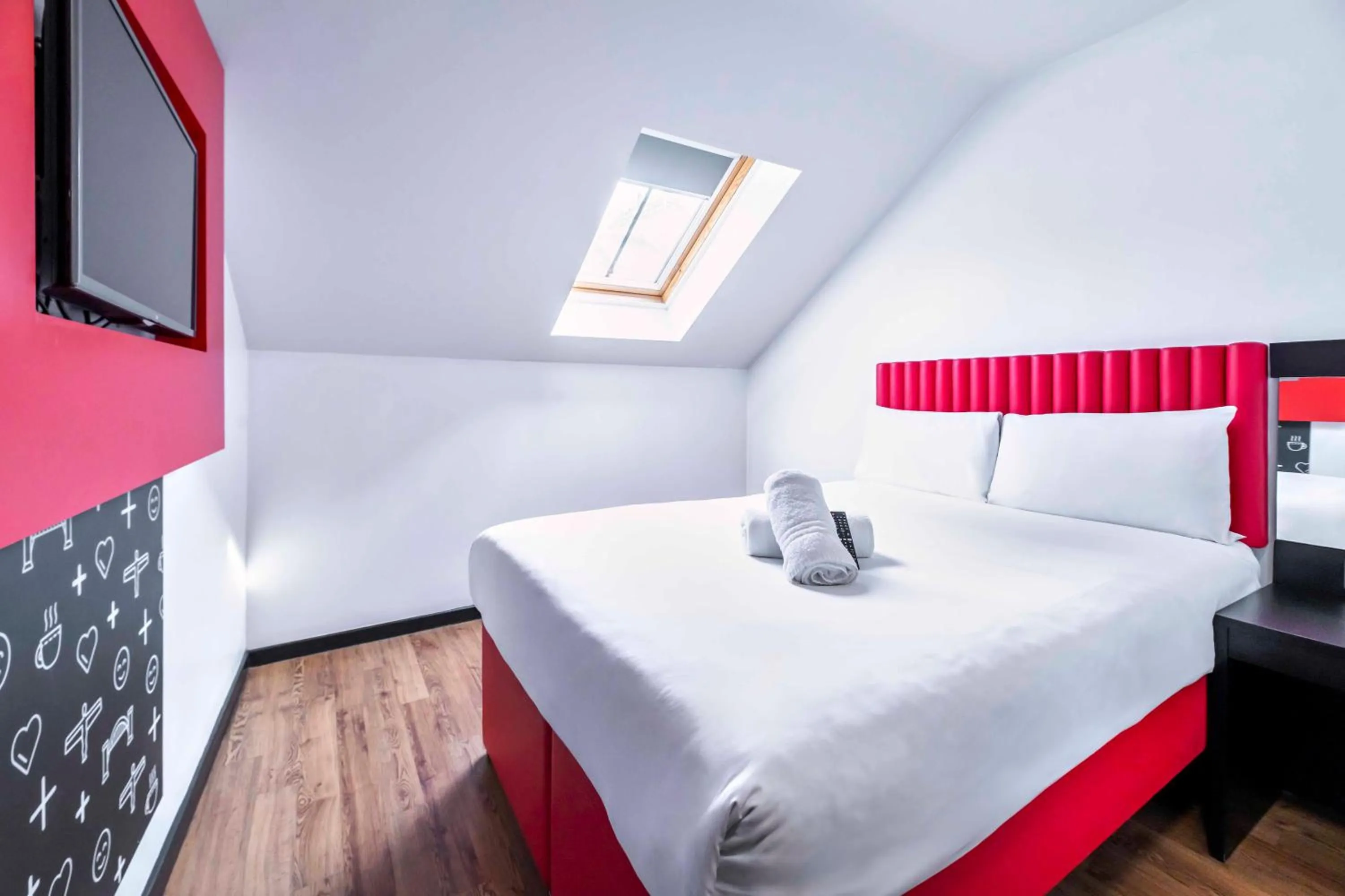 Bedroom, Bed in easyHotel Newcastle