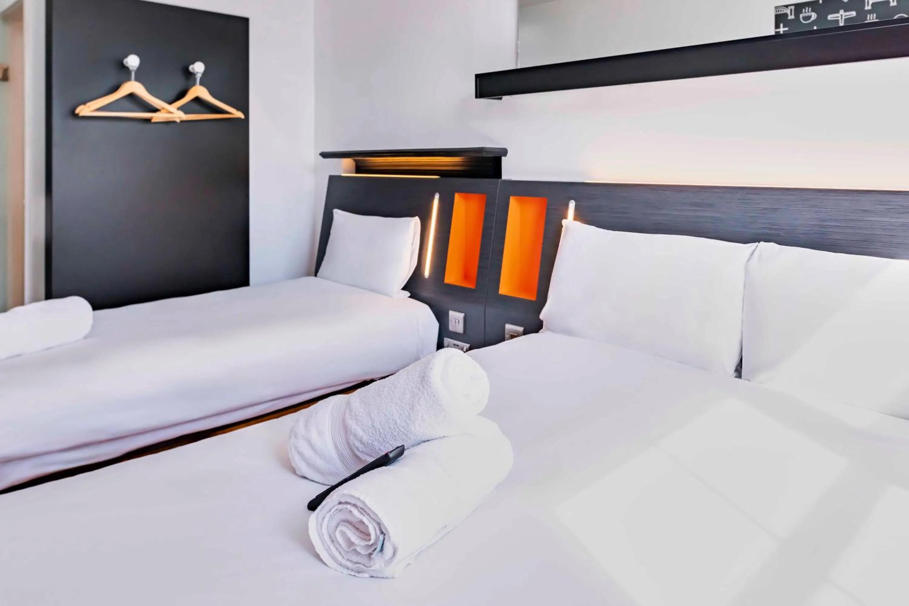 Bedroom, Bed in easyHotel Newcastle