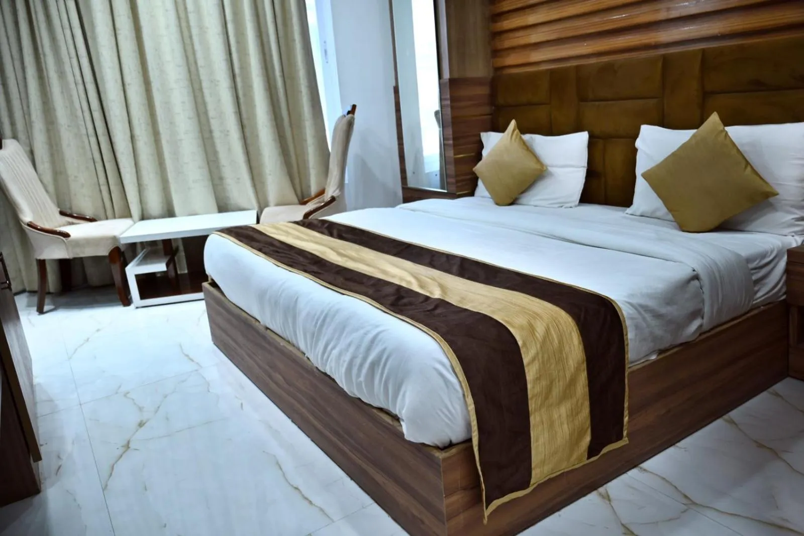Bed in Hotel Navraj Palace