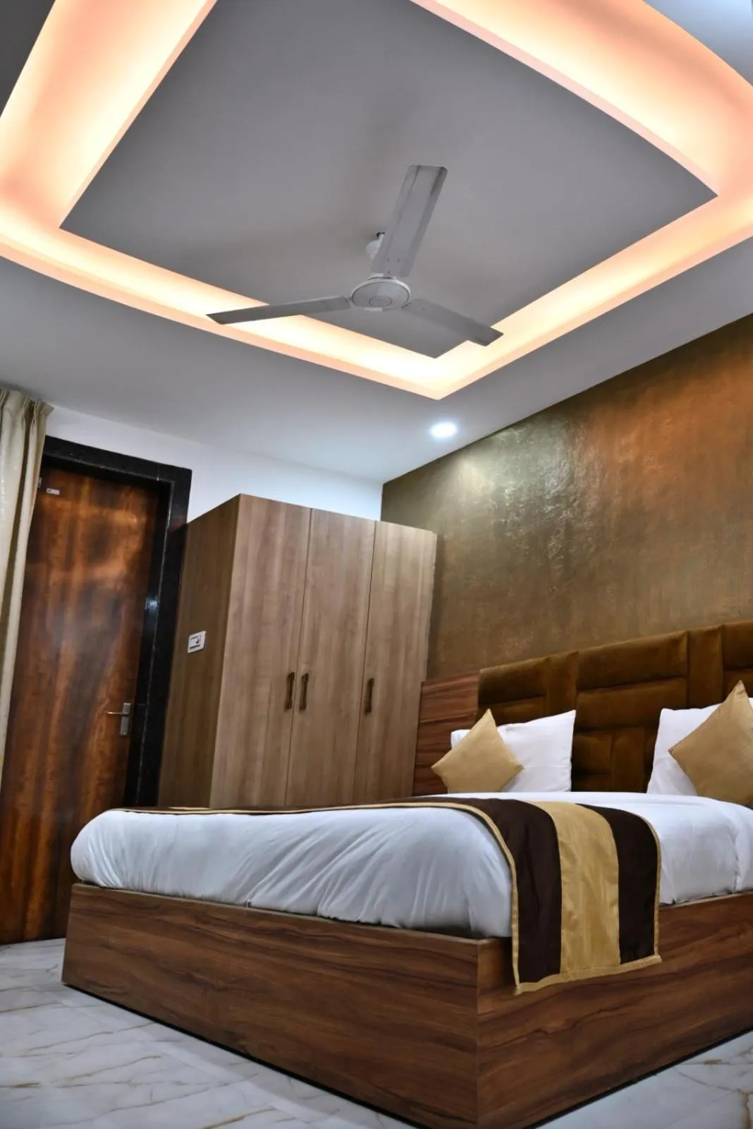 Bed in Hotel Navraj Palace