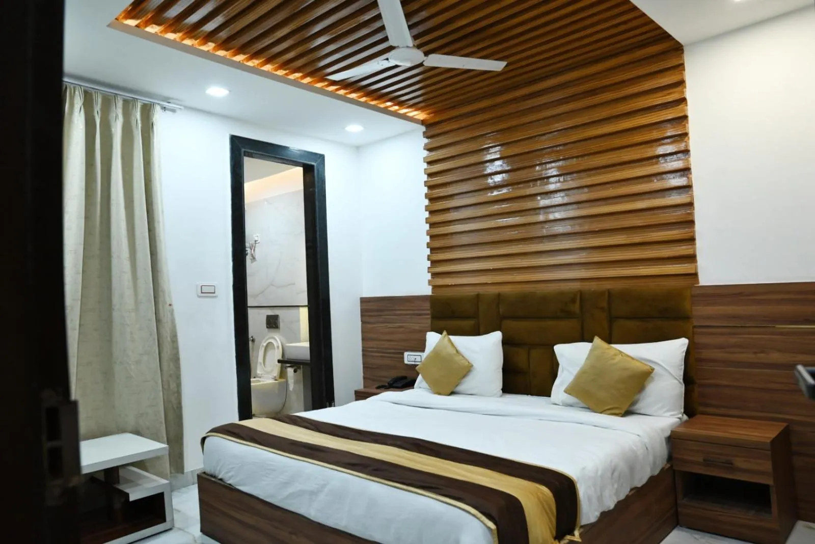 Bed in Hotel Navraj Palace