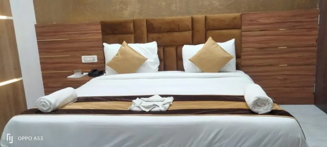 Bed in Hotel Navraj Palace