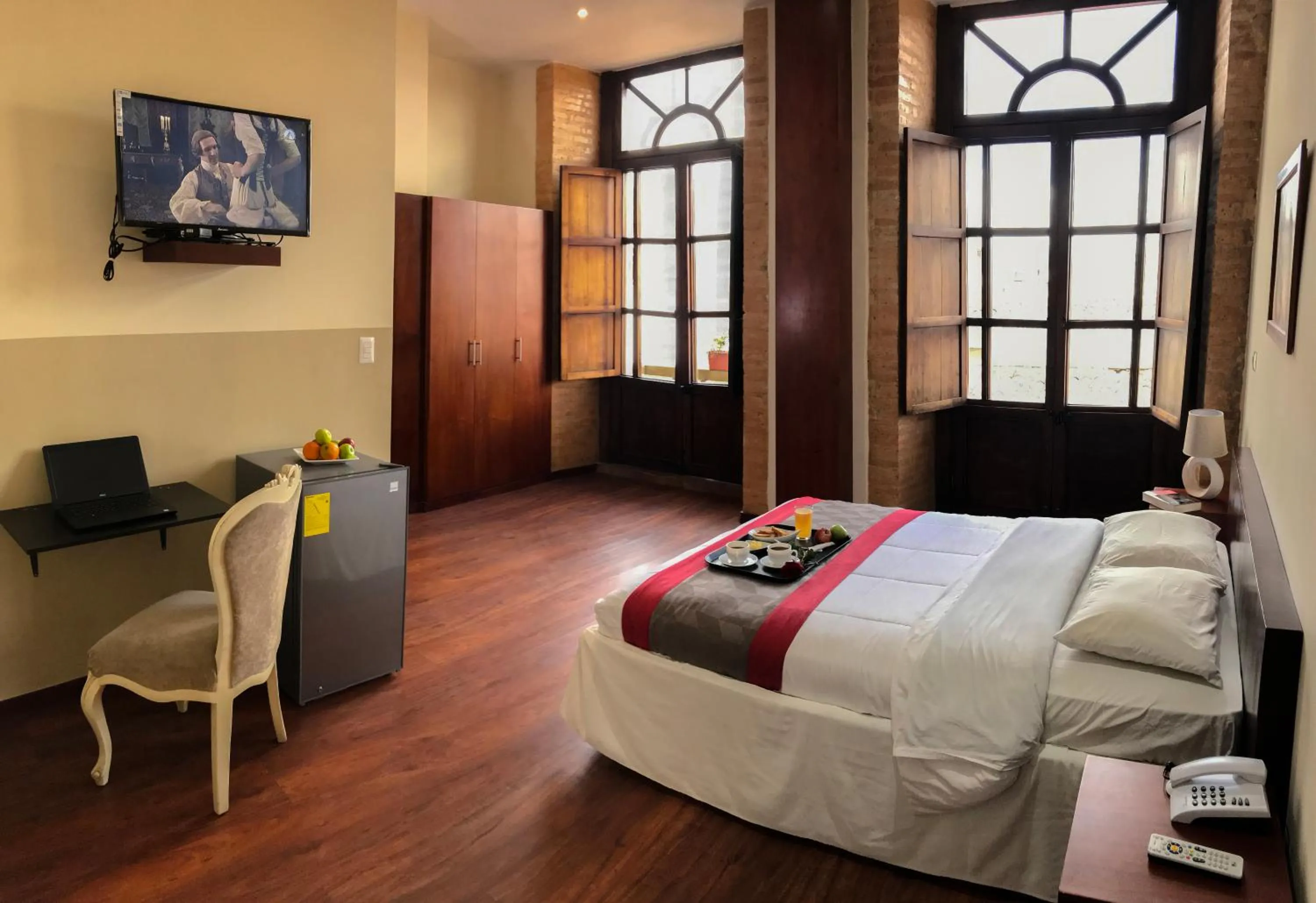 Photo of the whole room, Bed in Floré Hotel Boutique Cuenca