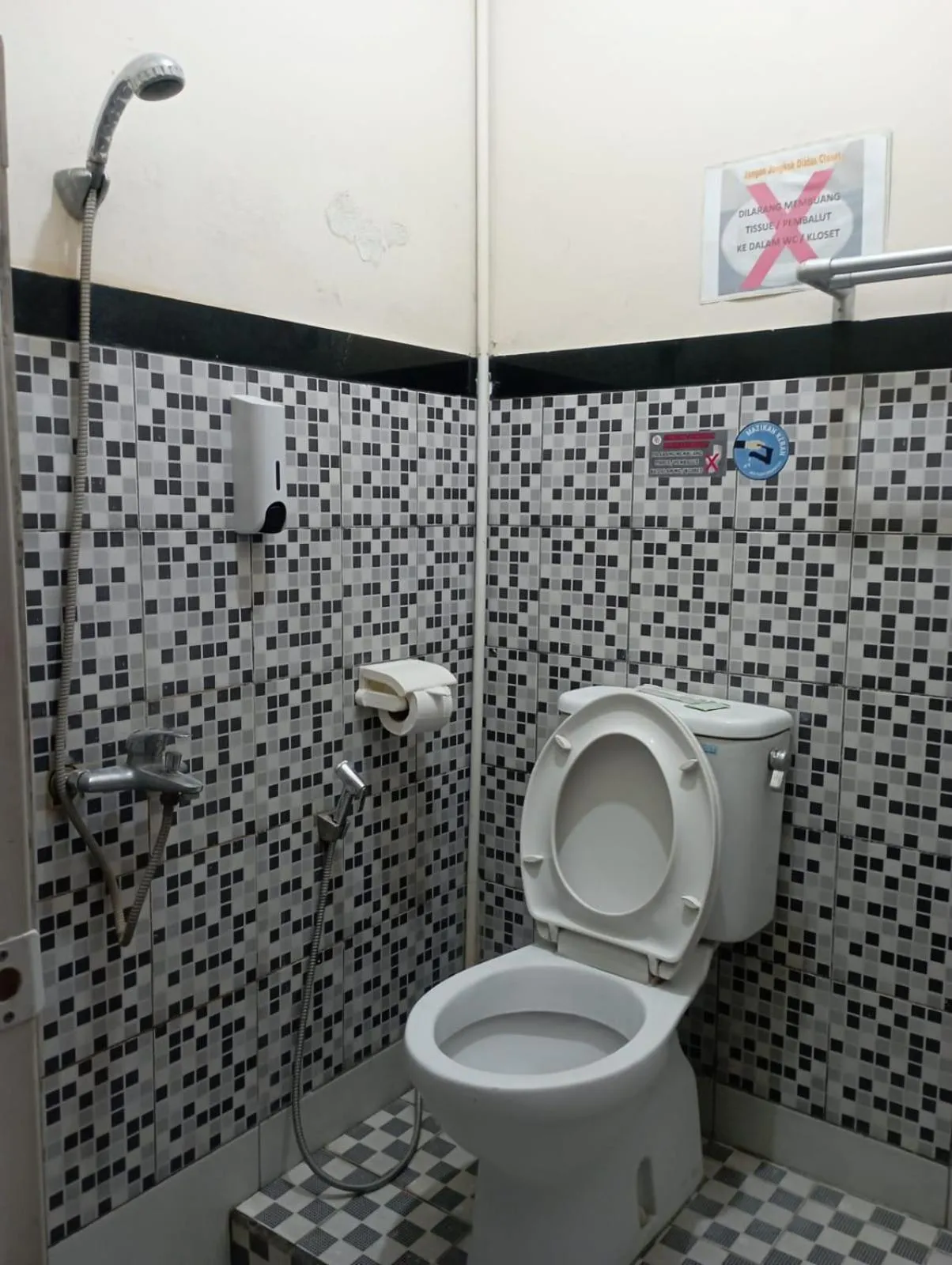 Shower in Dya Hotel Boyolali