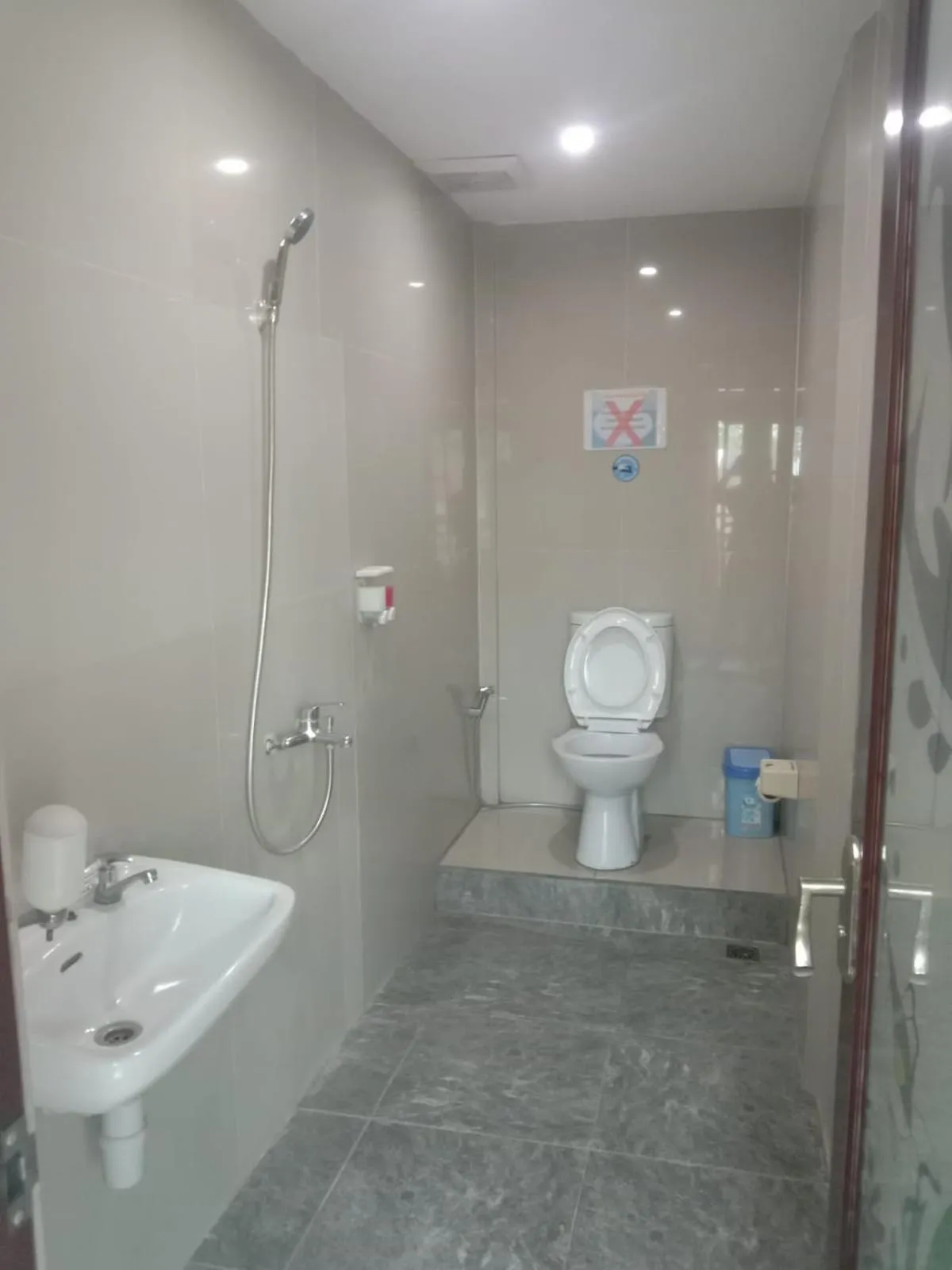 Shower in Dya Hotel Boyolali