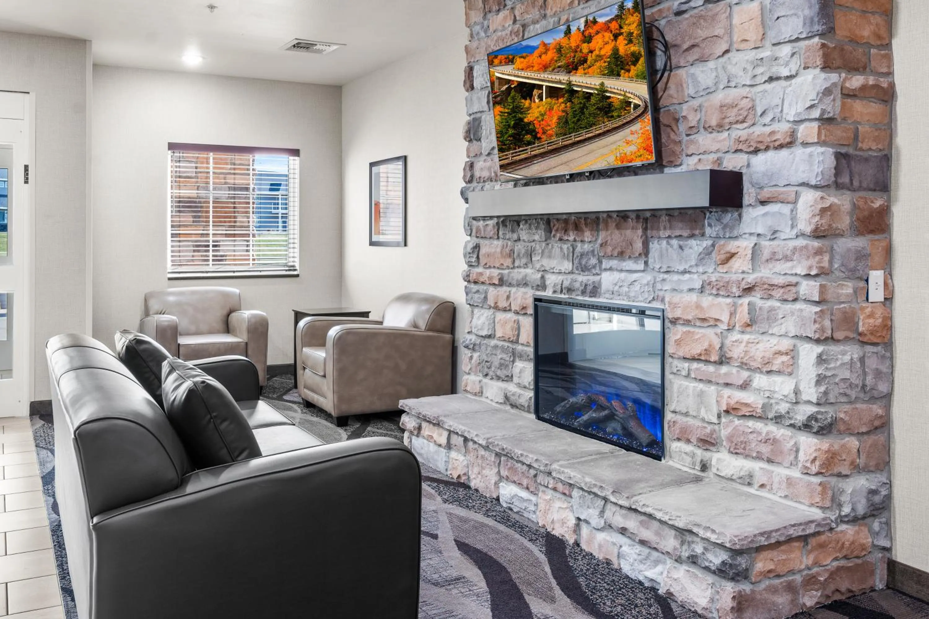 Lobby or reception in Cobblestone Hotel & Suites Denmark - Green Bay