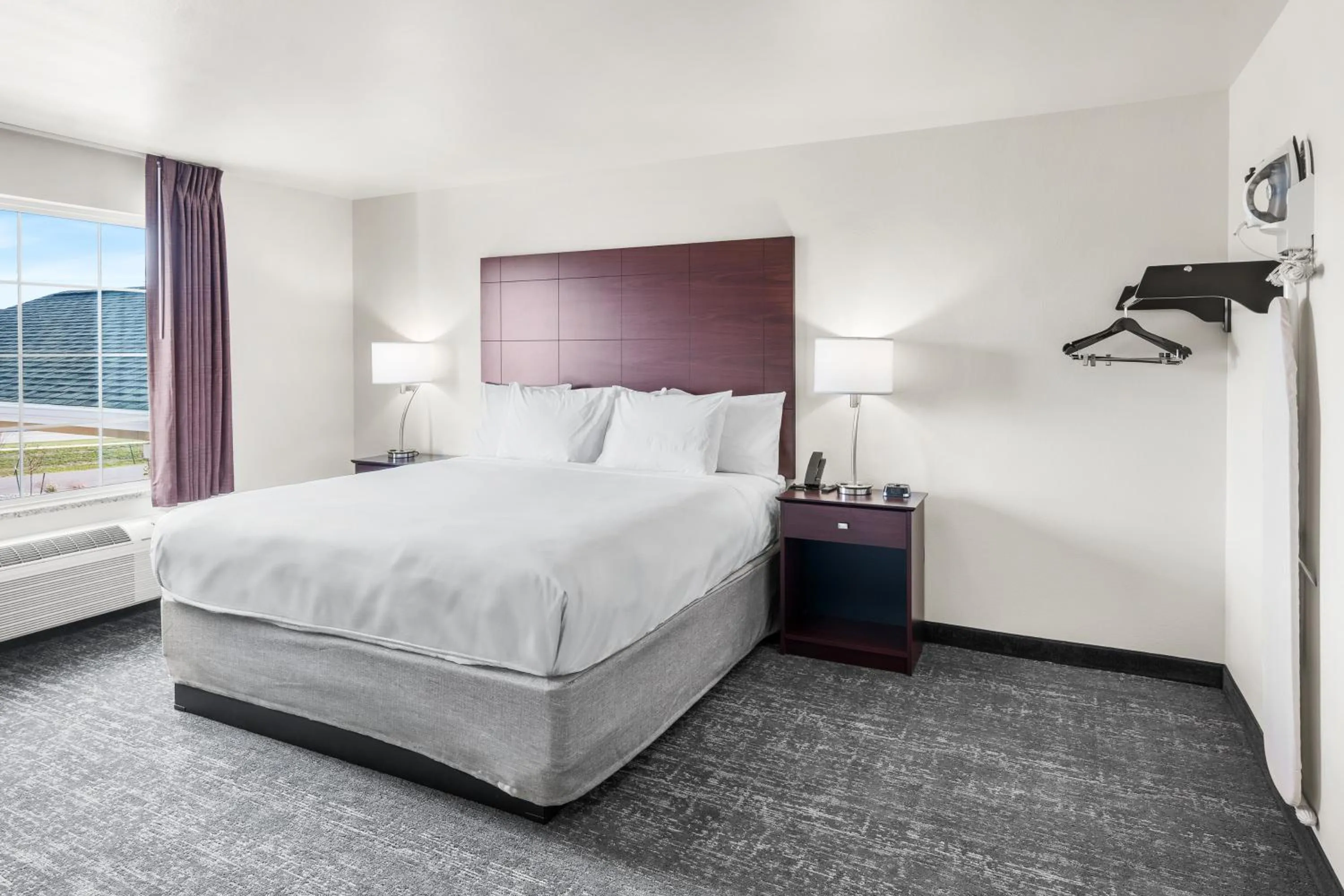 Bed in Cobblestone Hotel & Suites Denmark - Green Bay