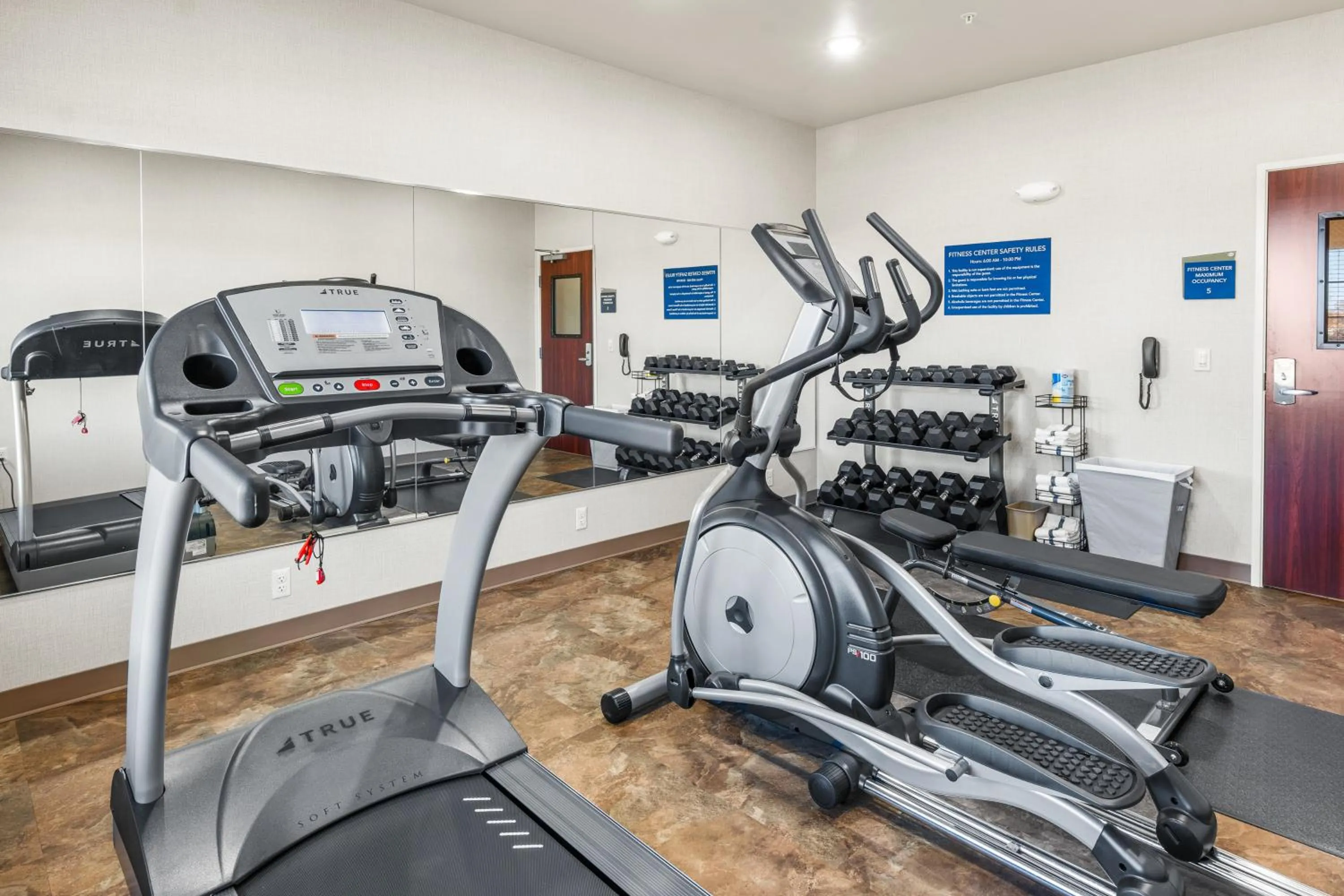 Fitness centre/facilities in Cobblestone Hotel & Suites Denmark - Green Bay
