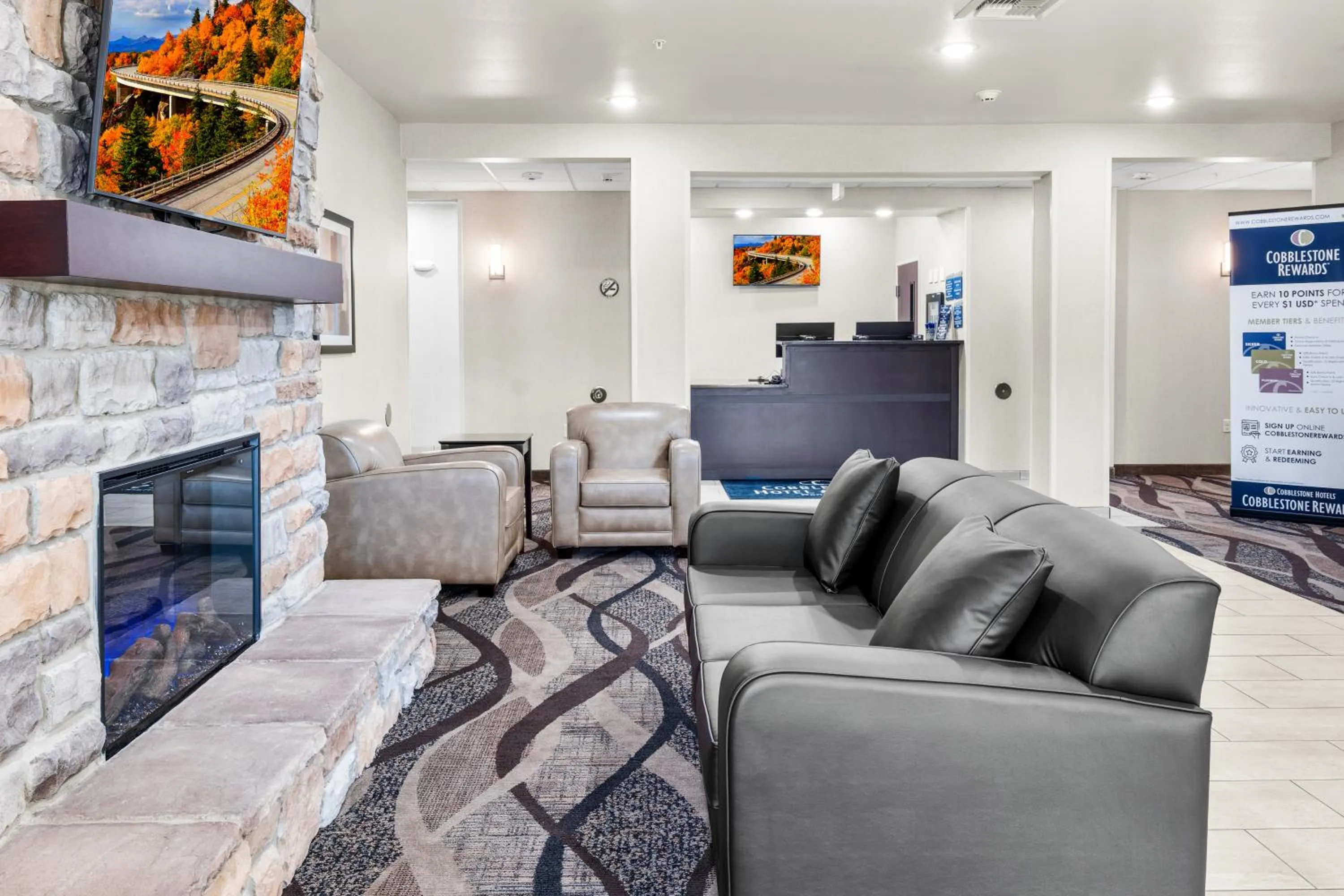 Lobby or reception in Cobblestone Hotel & Suites Denmark - Green Bay