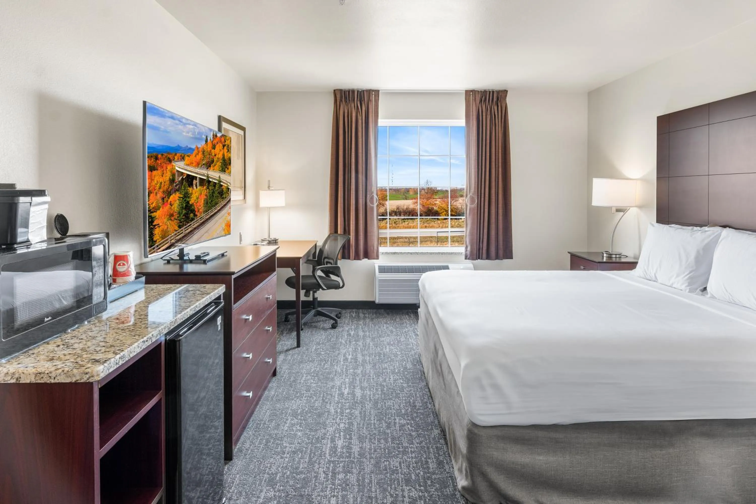 Bed in Cobblestone Hotel & Suites Denmark - Green Bay