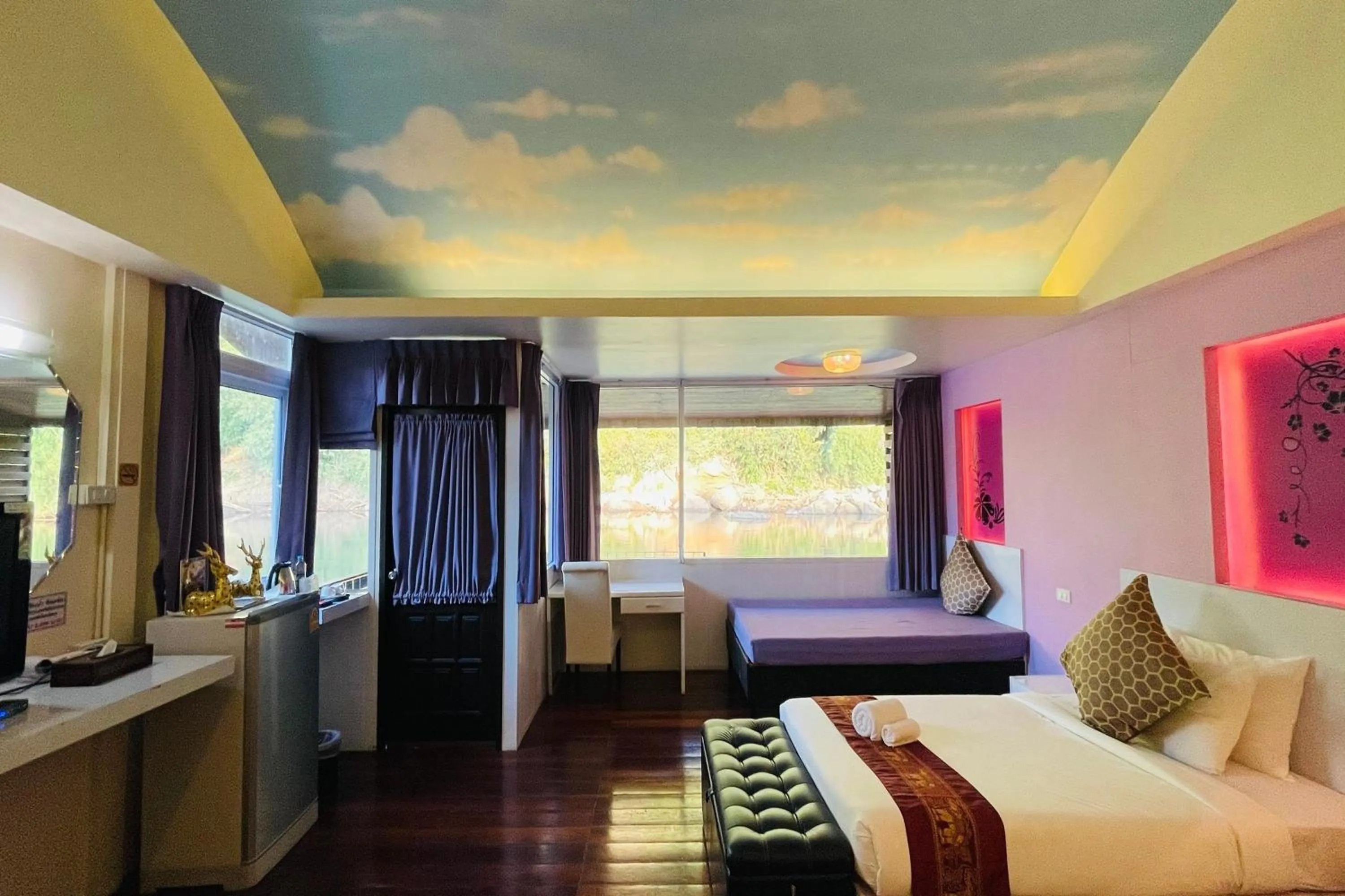 Bed in Baan Rim Kwai Paerimnam Resort