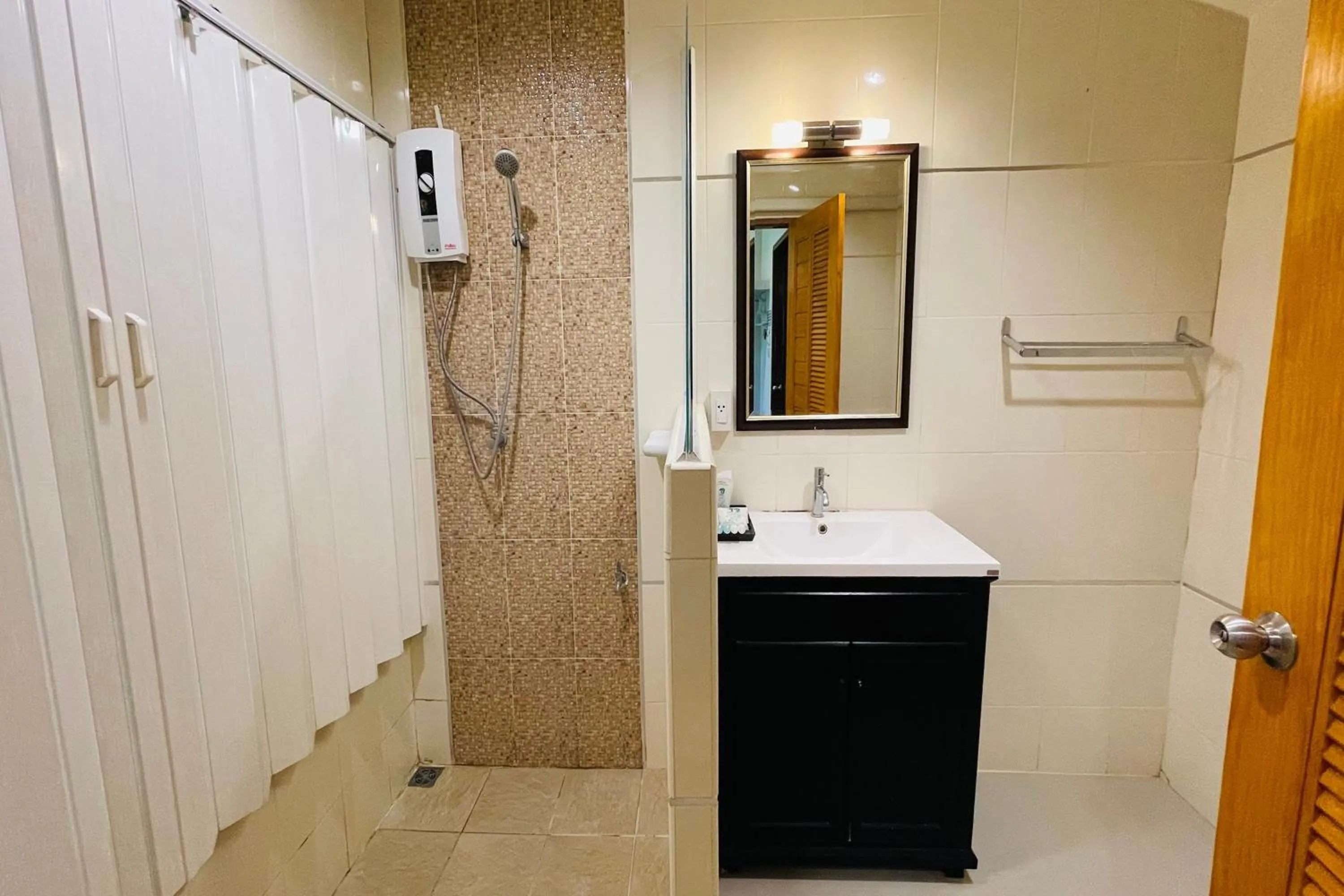 Bathroom in Baan Rim Kwai Paerimnam Resort