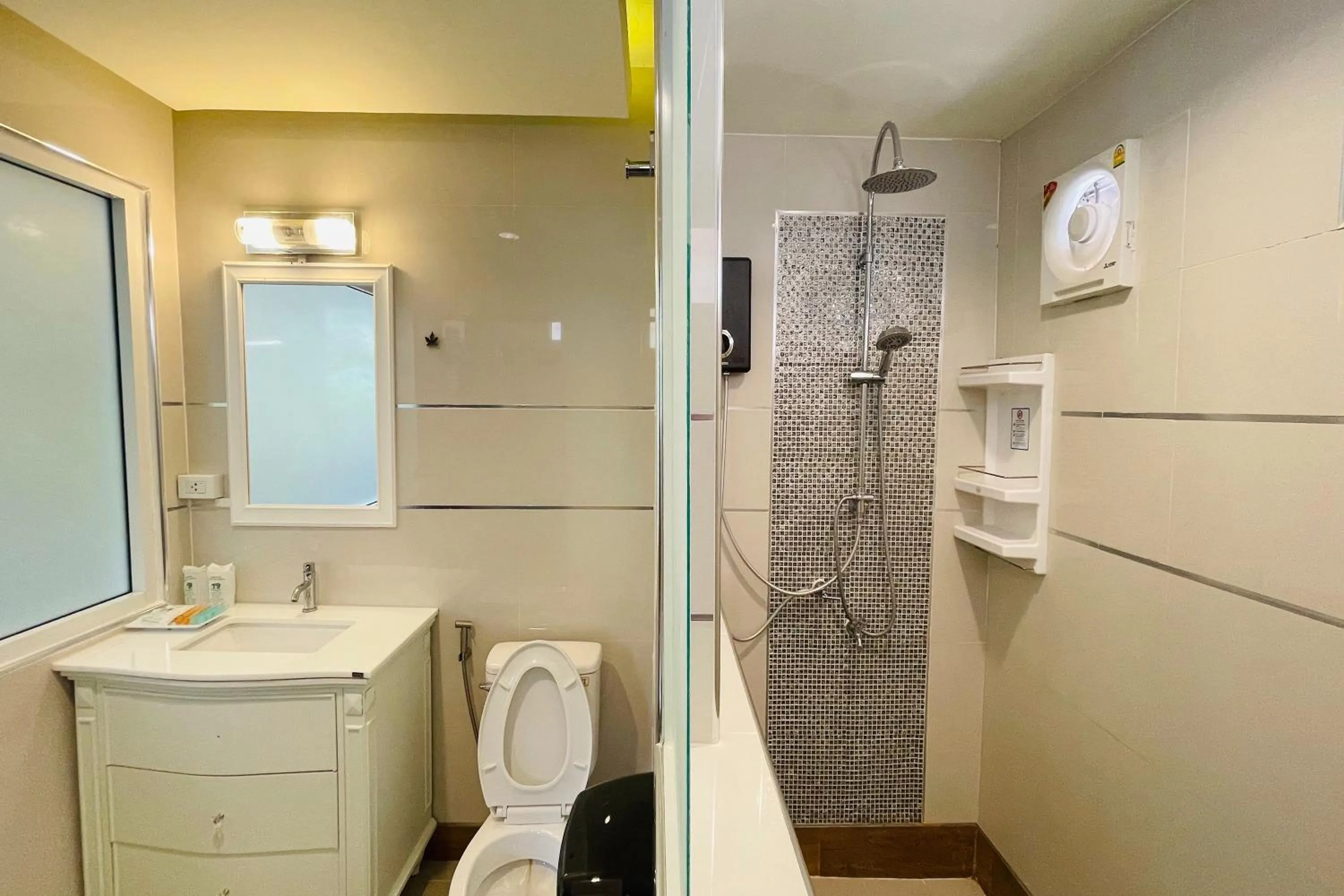 Bathroom in Baan Rim Kwai Paerimnam Resort