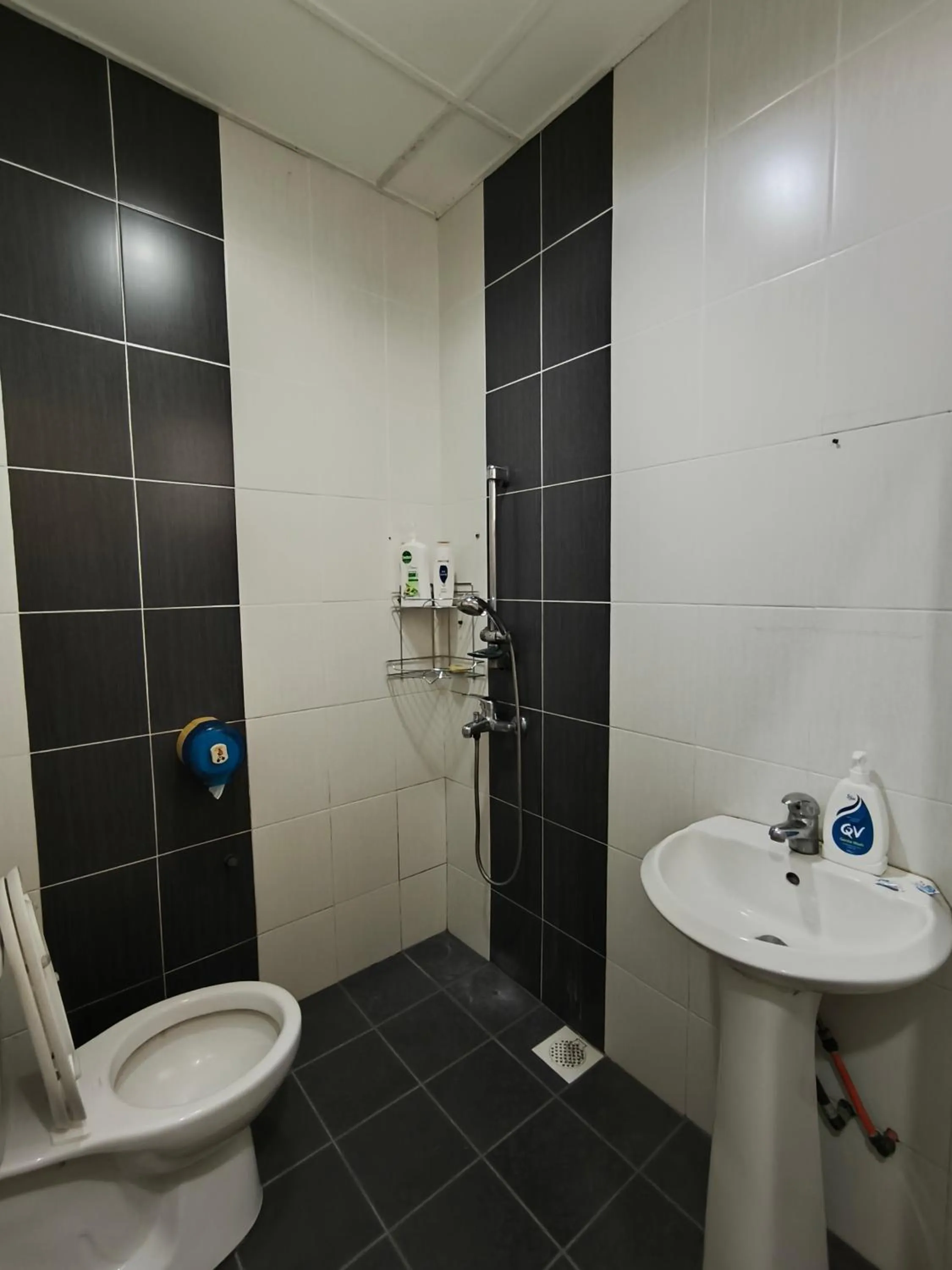 Toilet in Natol Homestay - Moyan Batu Kawa