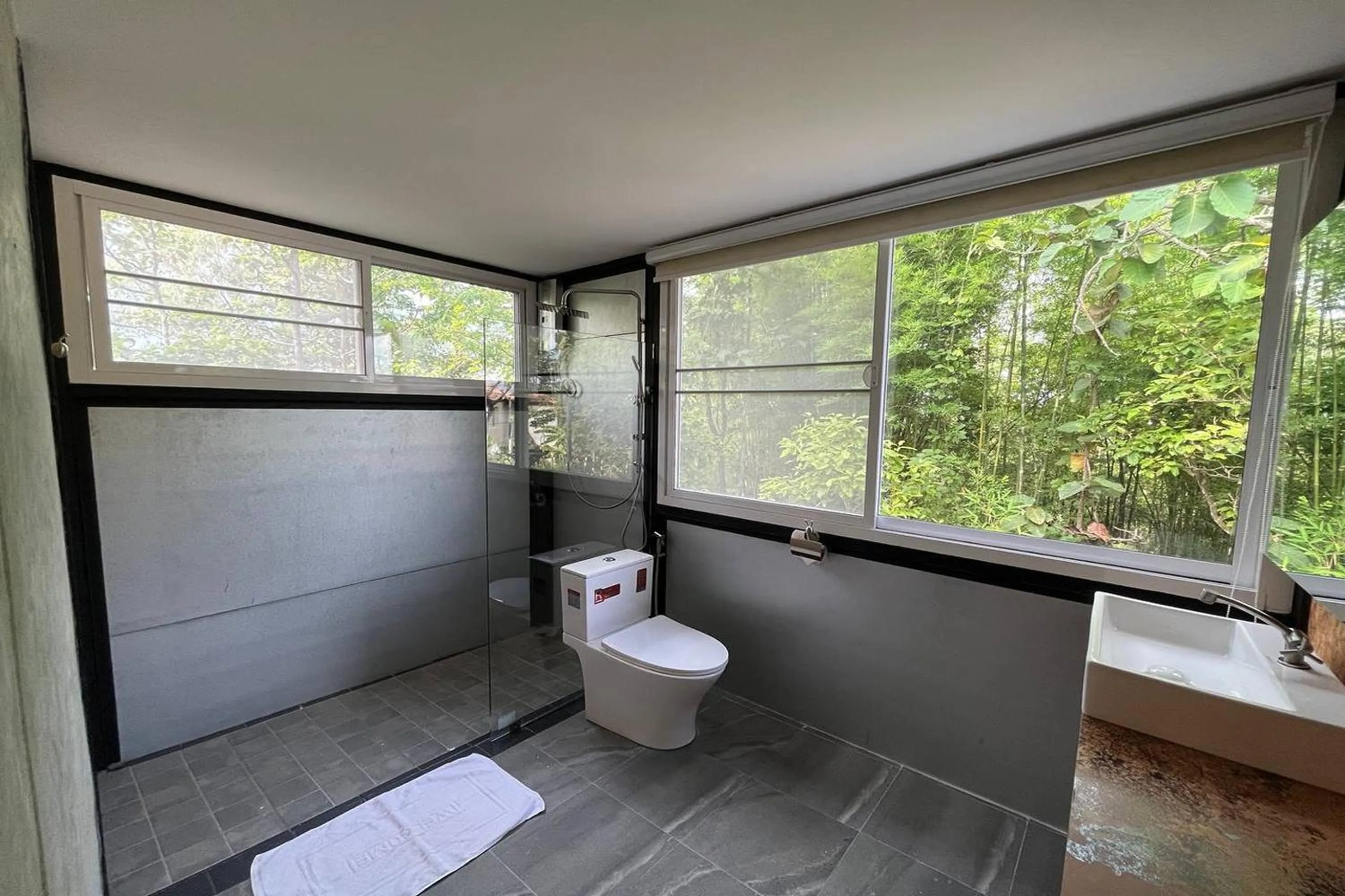 Toilet in TANYA Baan Bon Doi