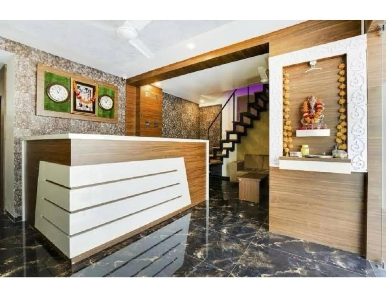 Lobby or reception in Hotel Grand, Vadodara