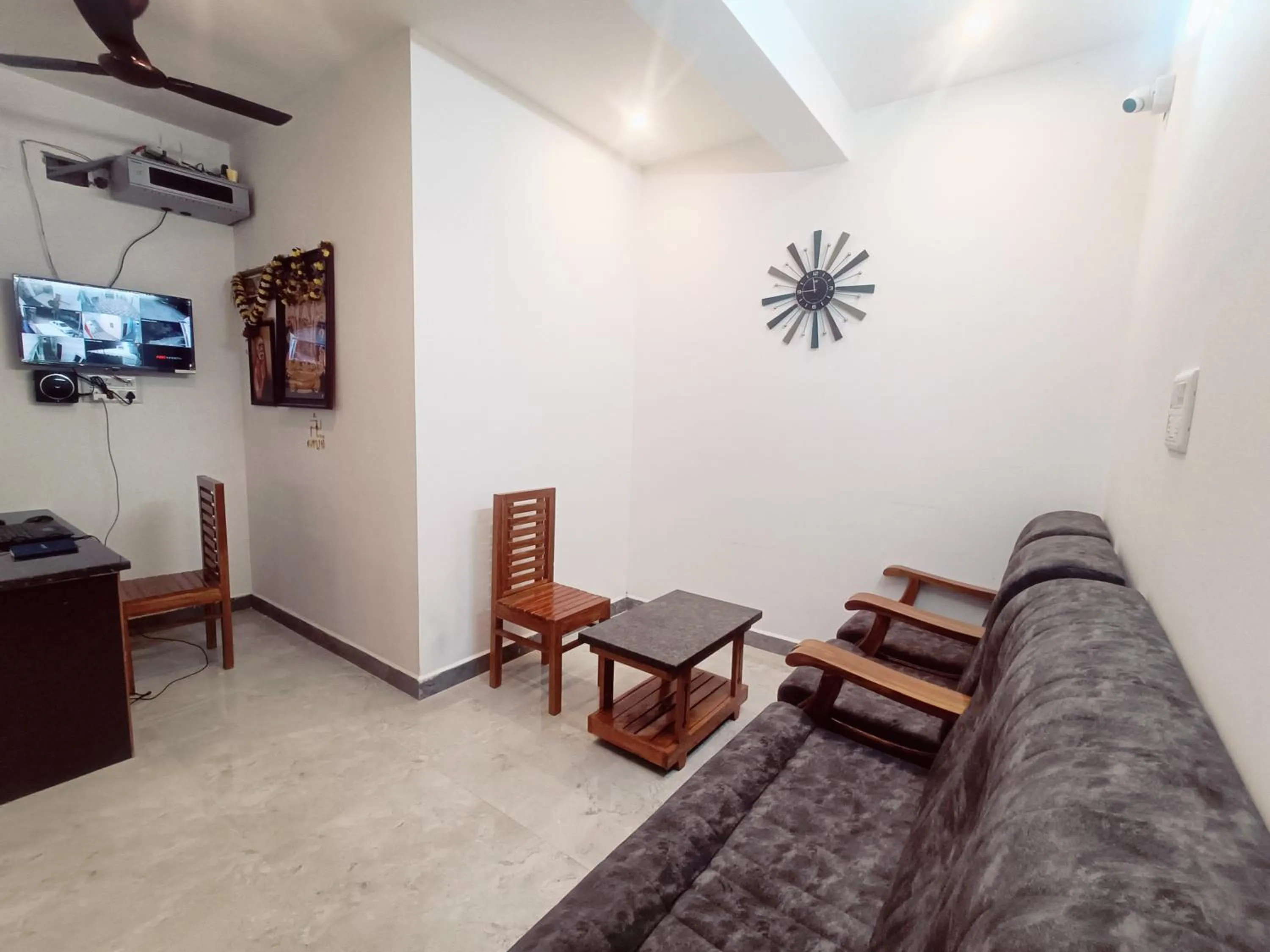 TV and multimedia in Skylight Residency Yercaud