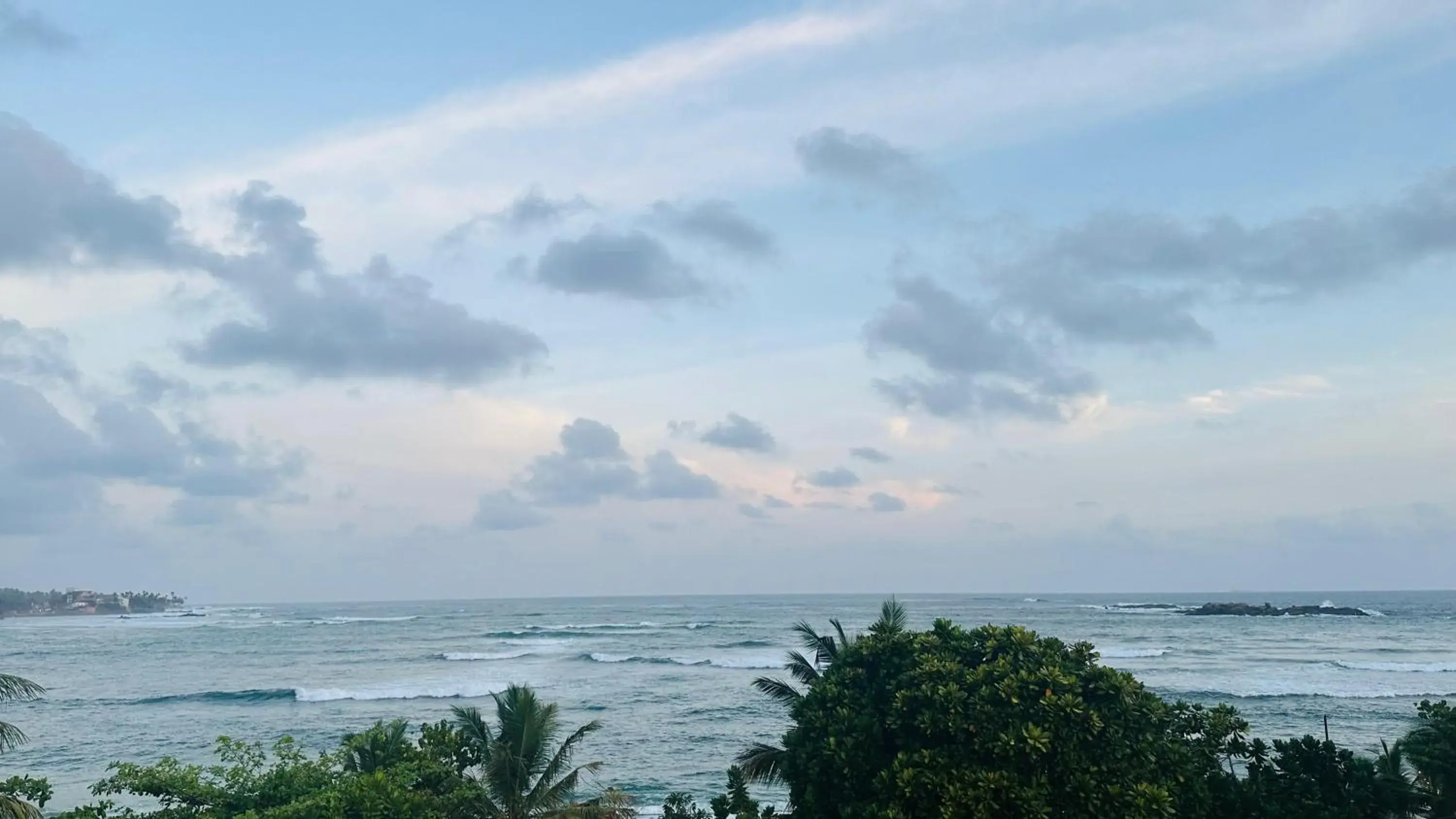 Deluxe Superior Suit with Sea View in The Waves Unawatuna Deluxe Superior Suit with Sea View in The Waves Unawatuna