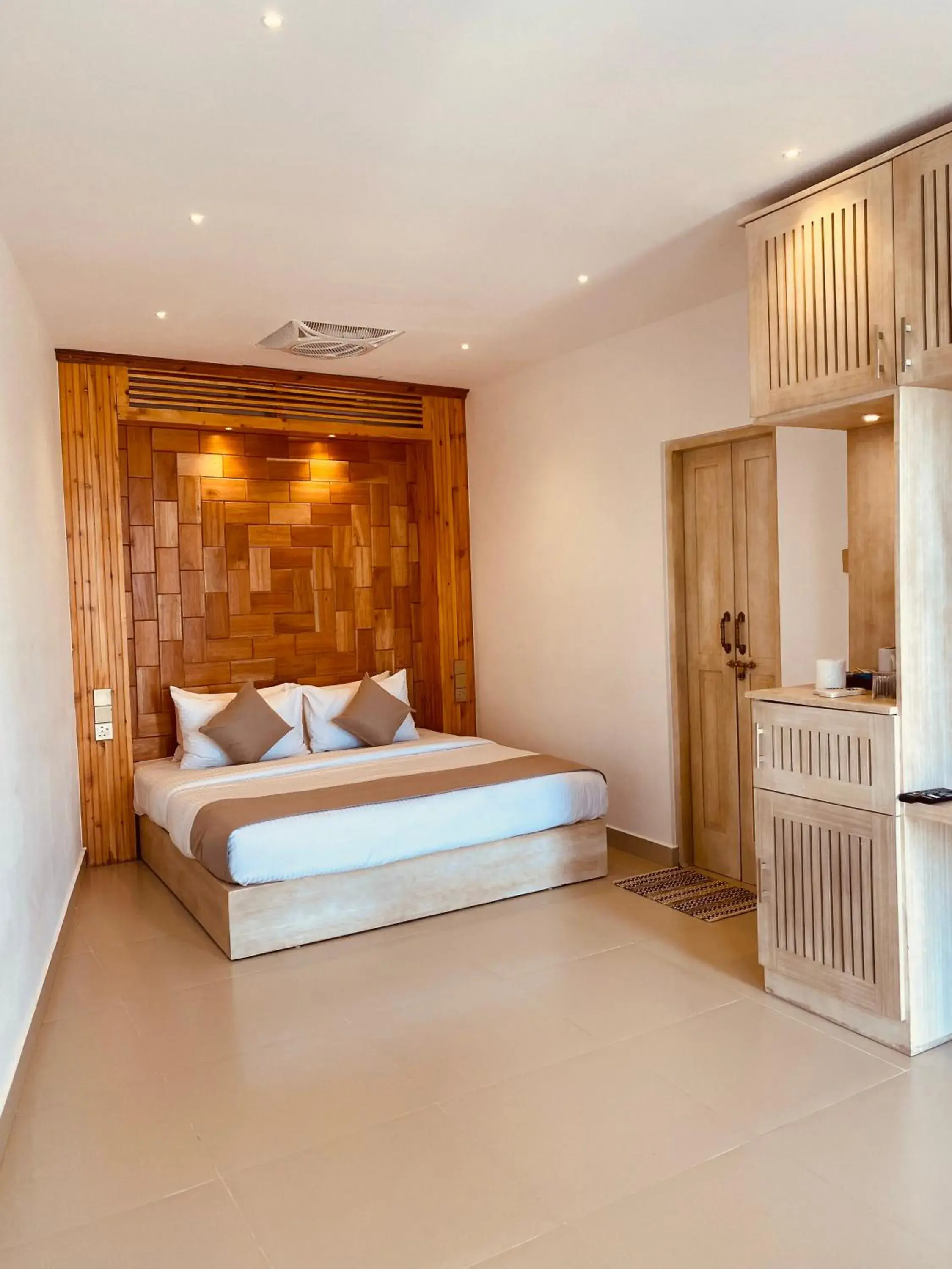 Deluxe Suite with Partial Seaview in The Waves Unawatuna Deluxe Suite with Partial Seaview in The Waves Unawatuna