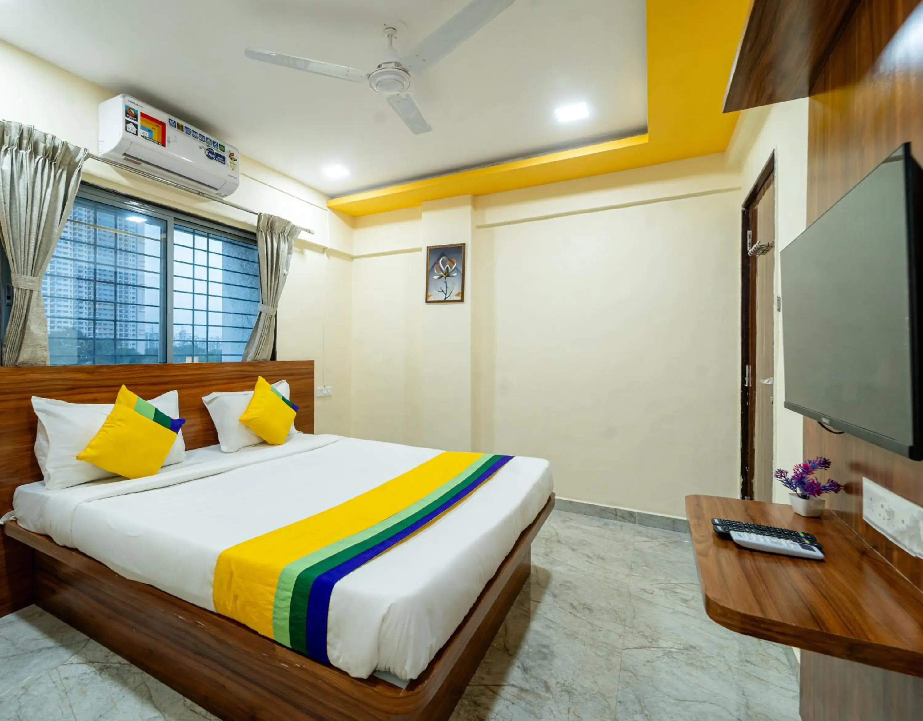 Itsy Hotels Anand Executive, Near Amanora Itsy Hotels Anand Executive, Near Amanora