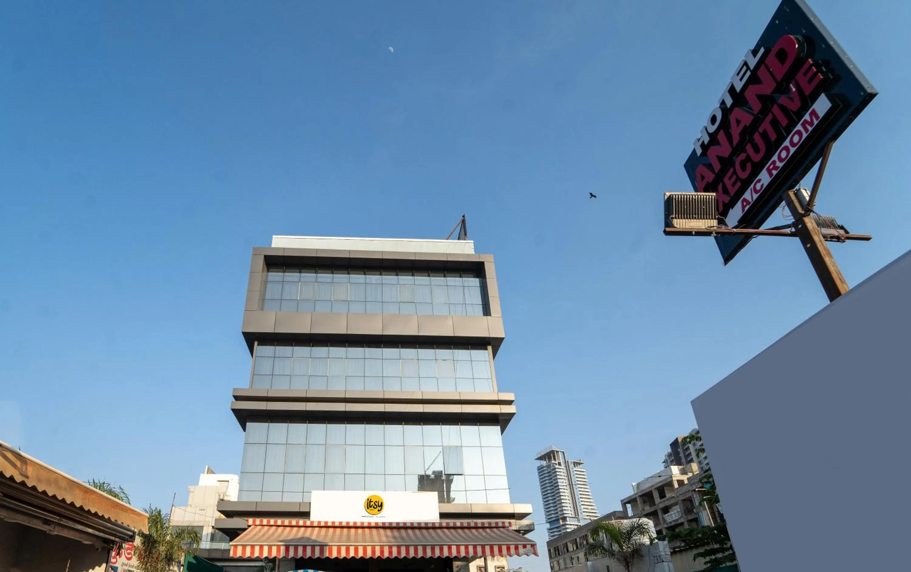 Facade/entrance in Itsy Hotels Anand Executive, Near Amanora