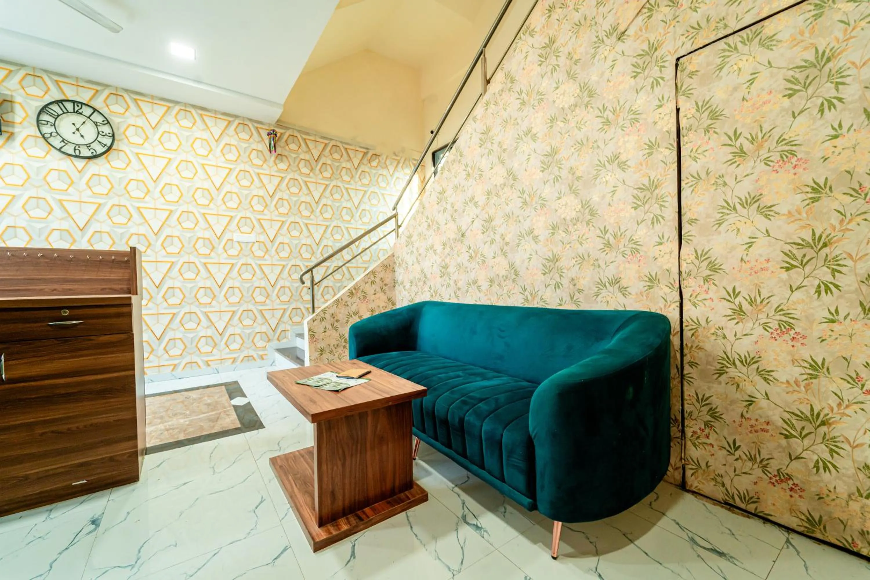 Lobby or reception in Itsy Hotels Anand Executive, Near Amanora