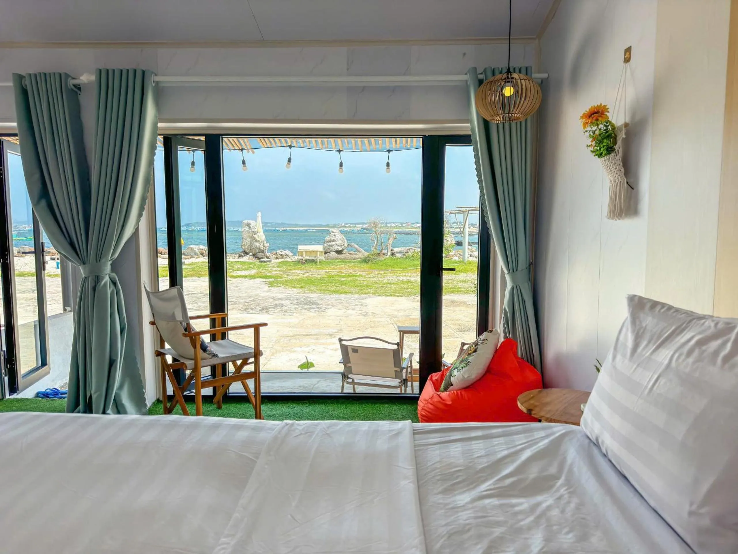 Natural landscape, Bed in Long Vĩ hotel - đảo Phú Quý