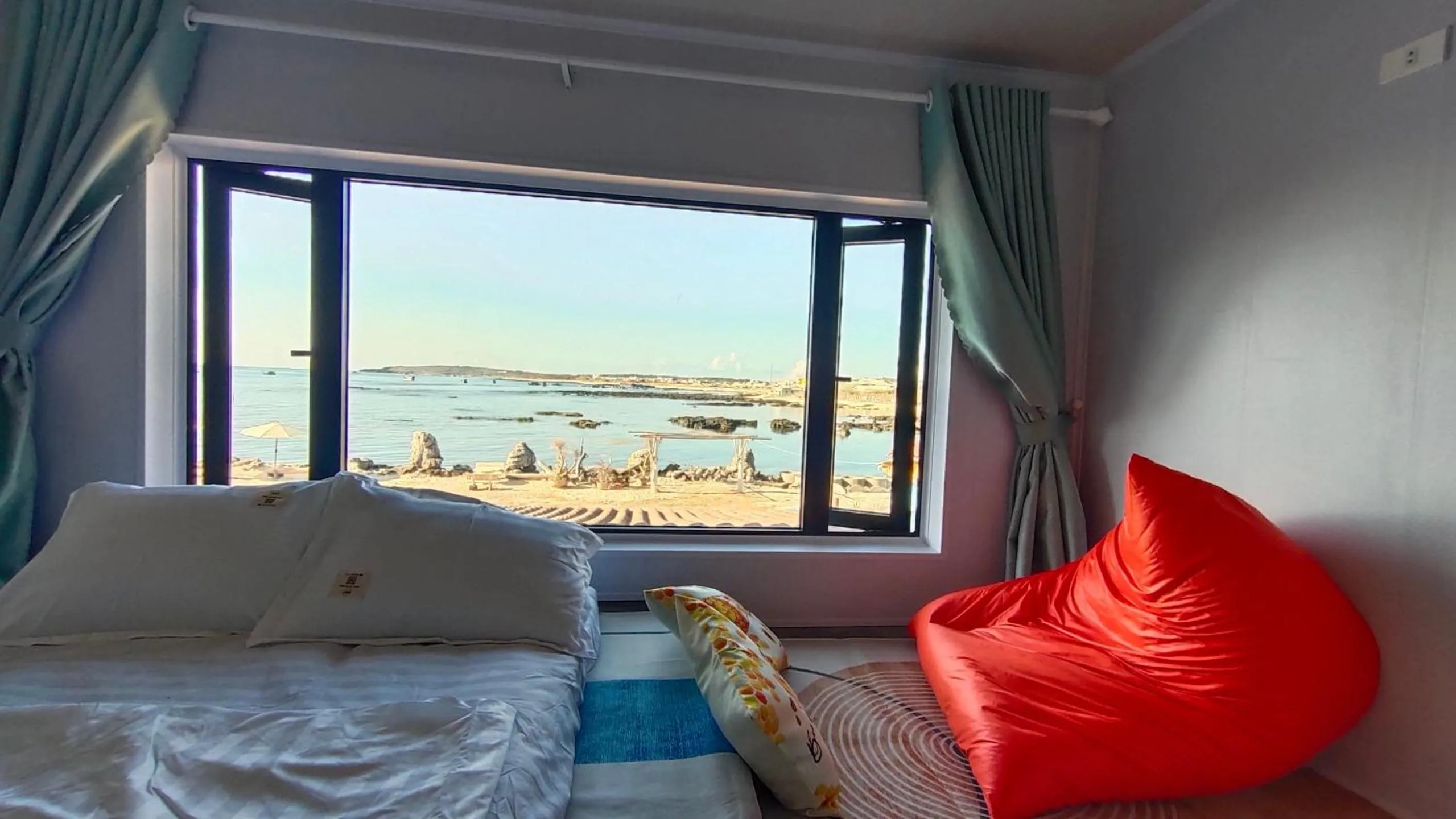 Natural landscape, Bed in Long Vĩ hotel - đảo Phú Quý