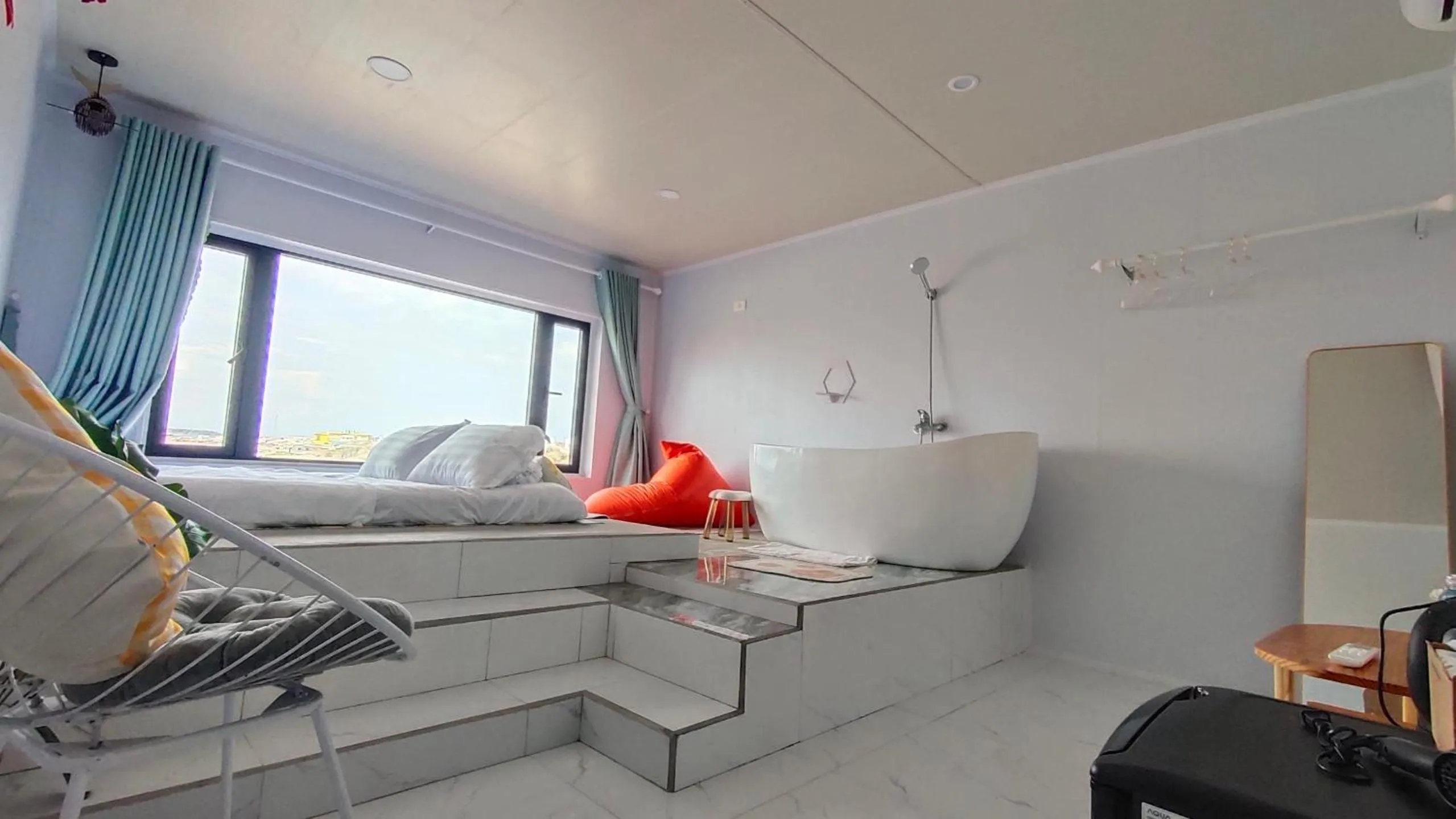 Bed in Long Vĩ hotel - đảo Phú Quý