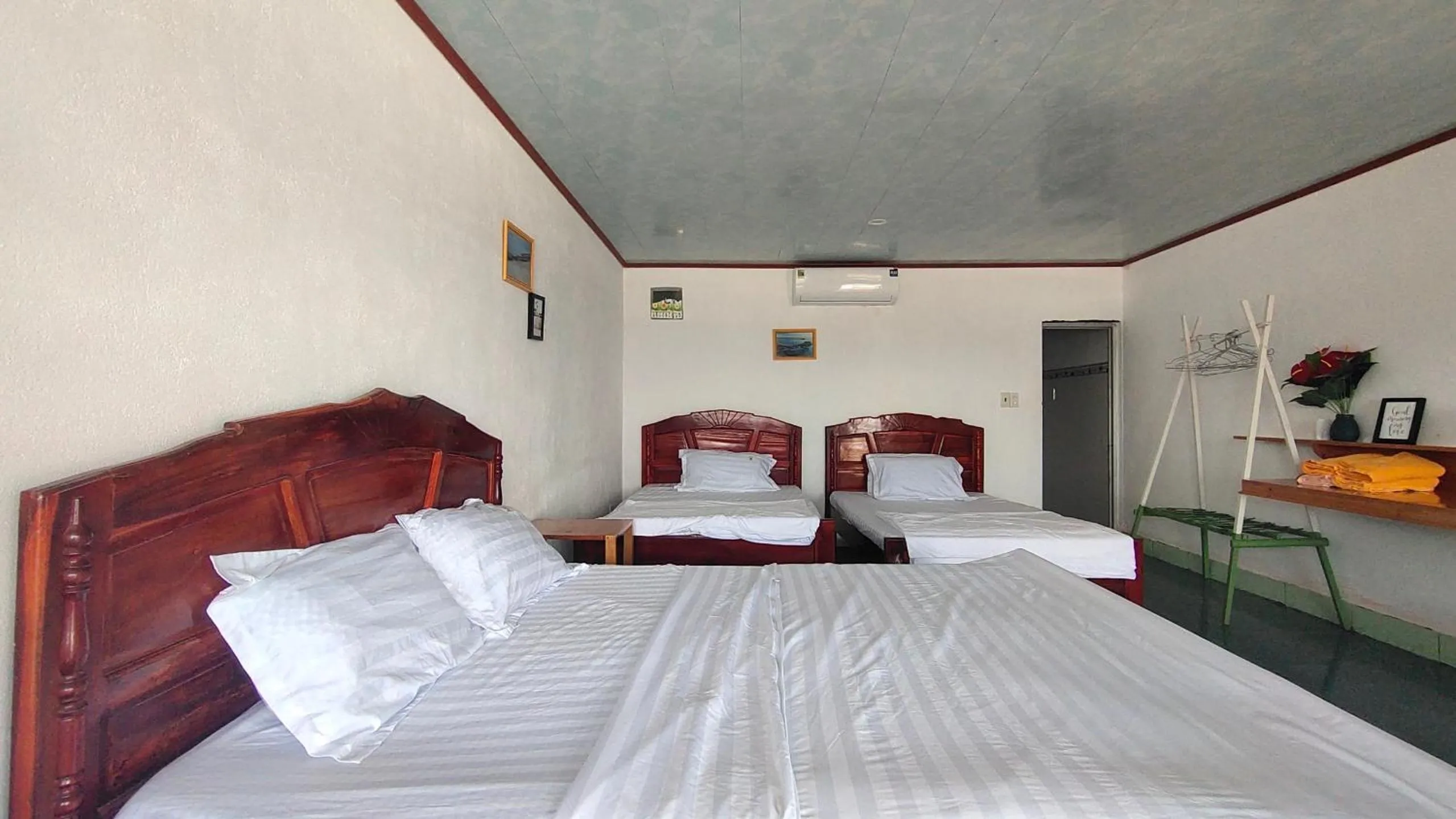 Bed in Long Vĩ hotel - đảo Phú Quý