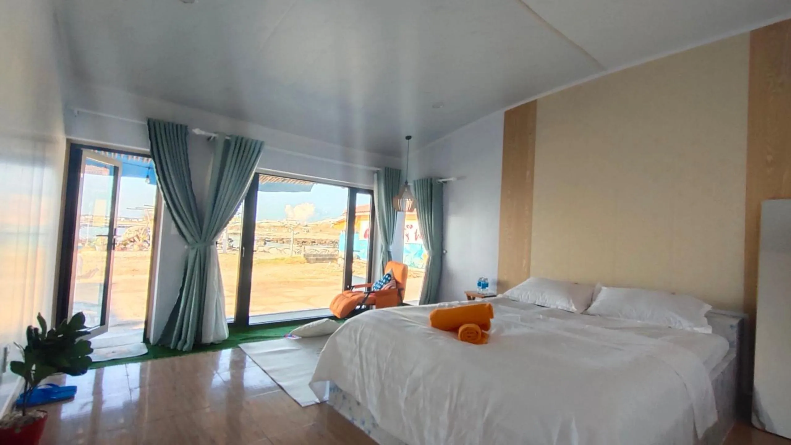 Bed in Long Vĩ hotel - đảo Phú Quý