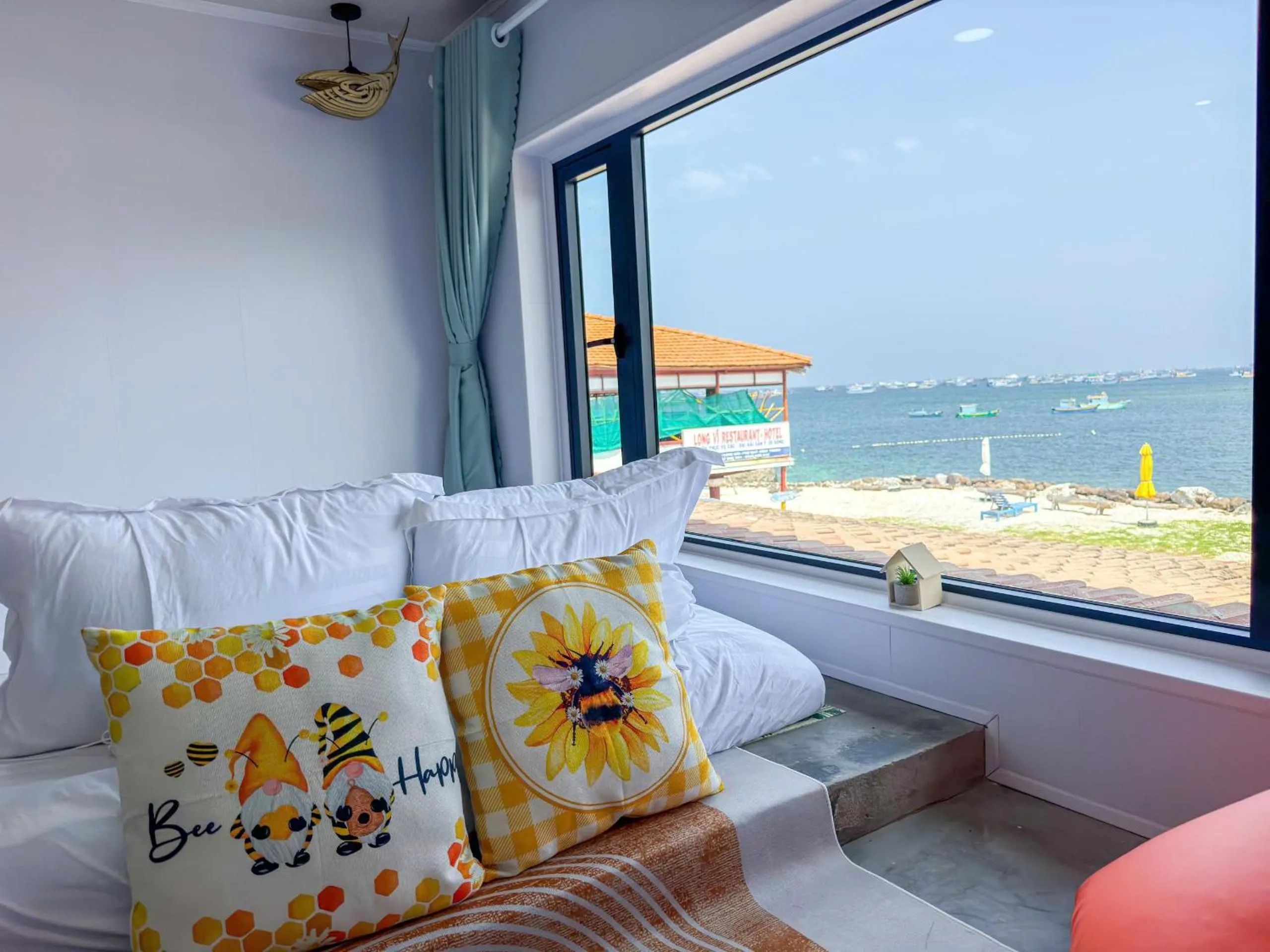 View (from property/room), Bed in Long Vĩ hotel - đảo Phú Quý