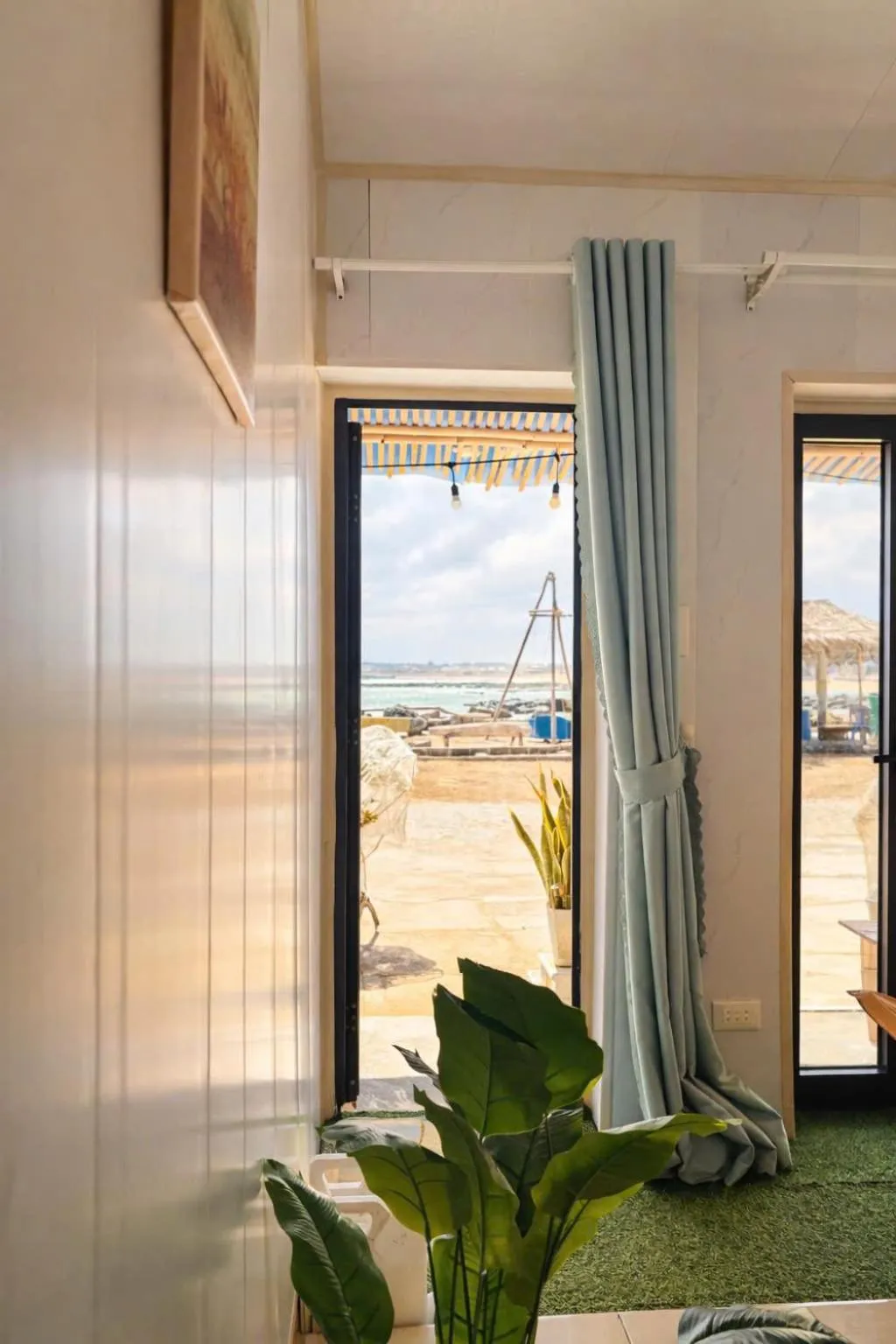 Natural landscape, Bed in Long Vĩ hotel - đảo Phú Quý