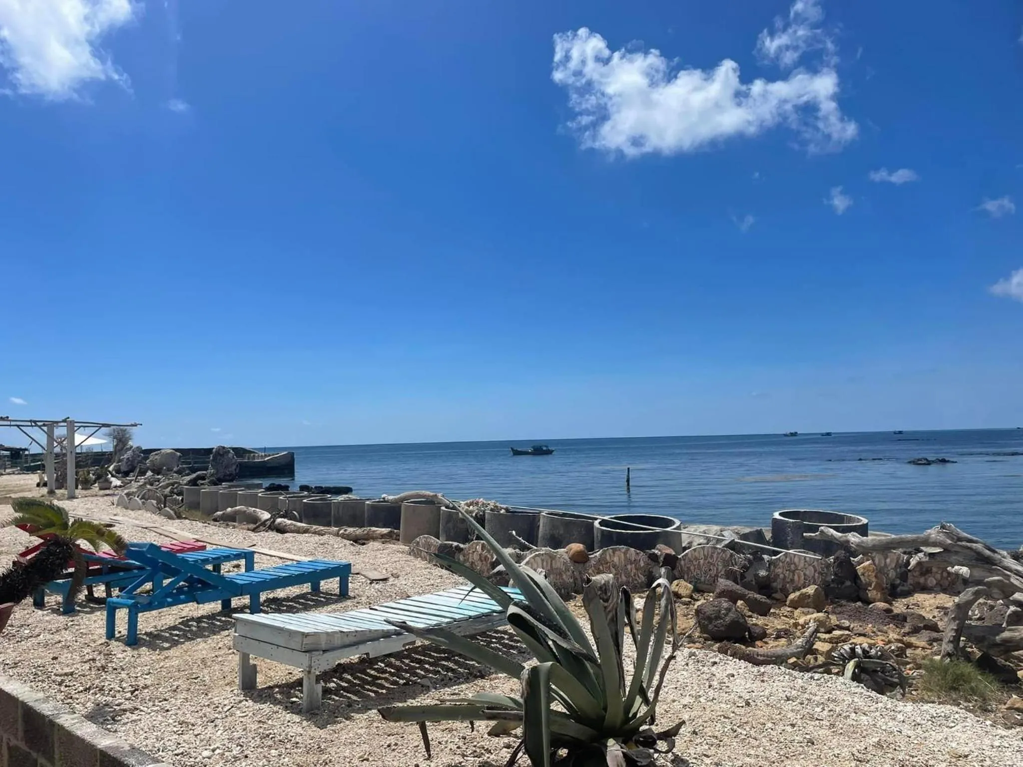 Day in Long Vĩ hotel - đảo Phú Quý