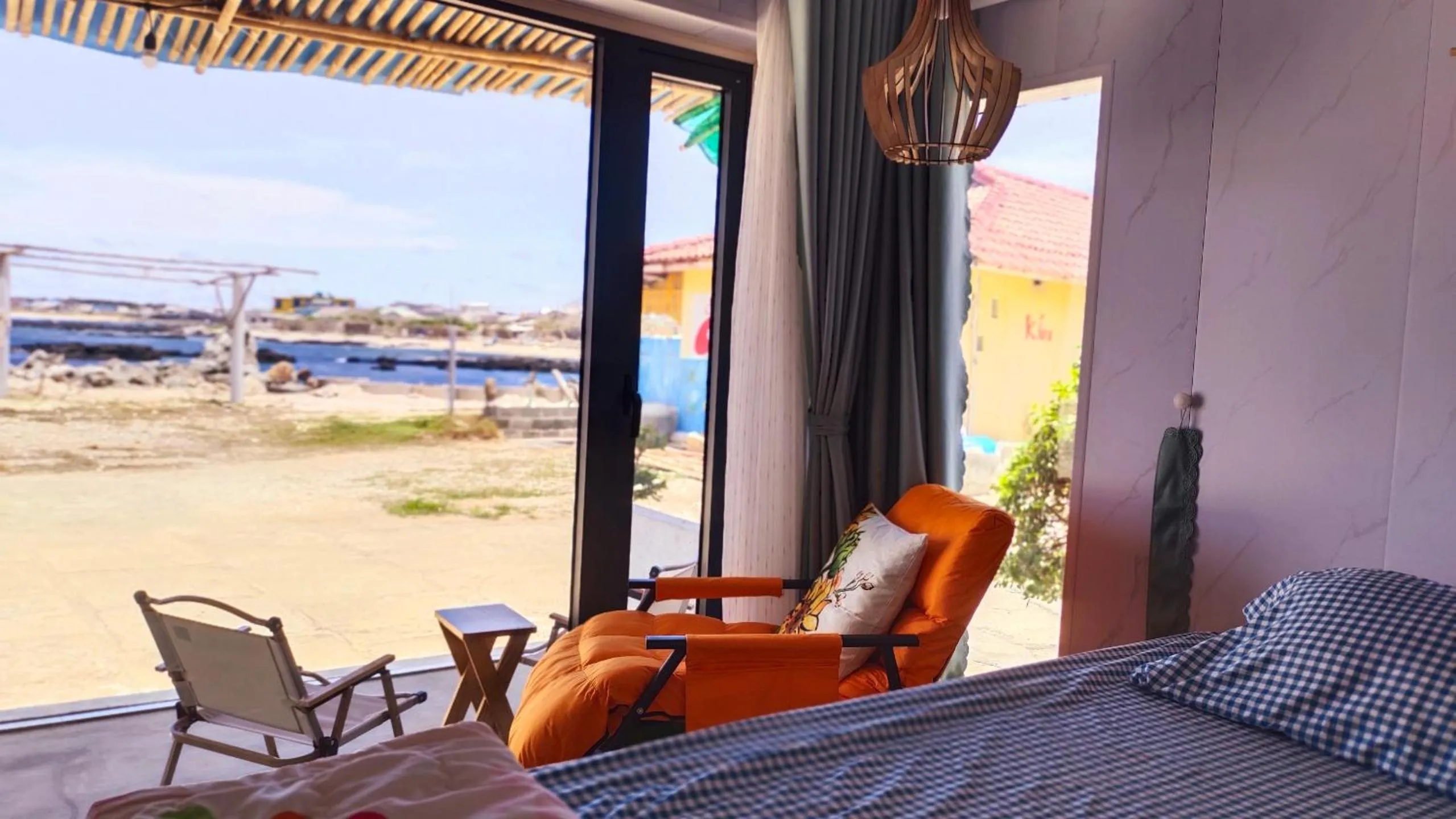 Day, Bed in Long Vĩ hotel - đảo Phú Quý