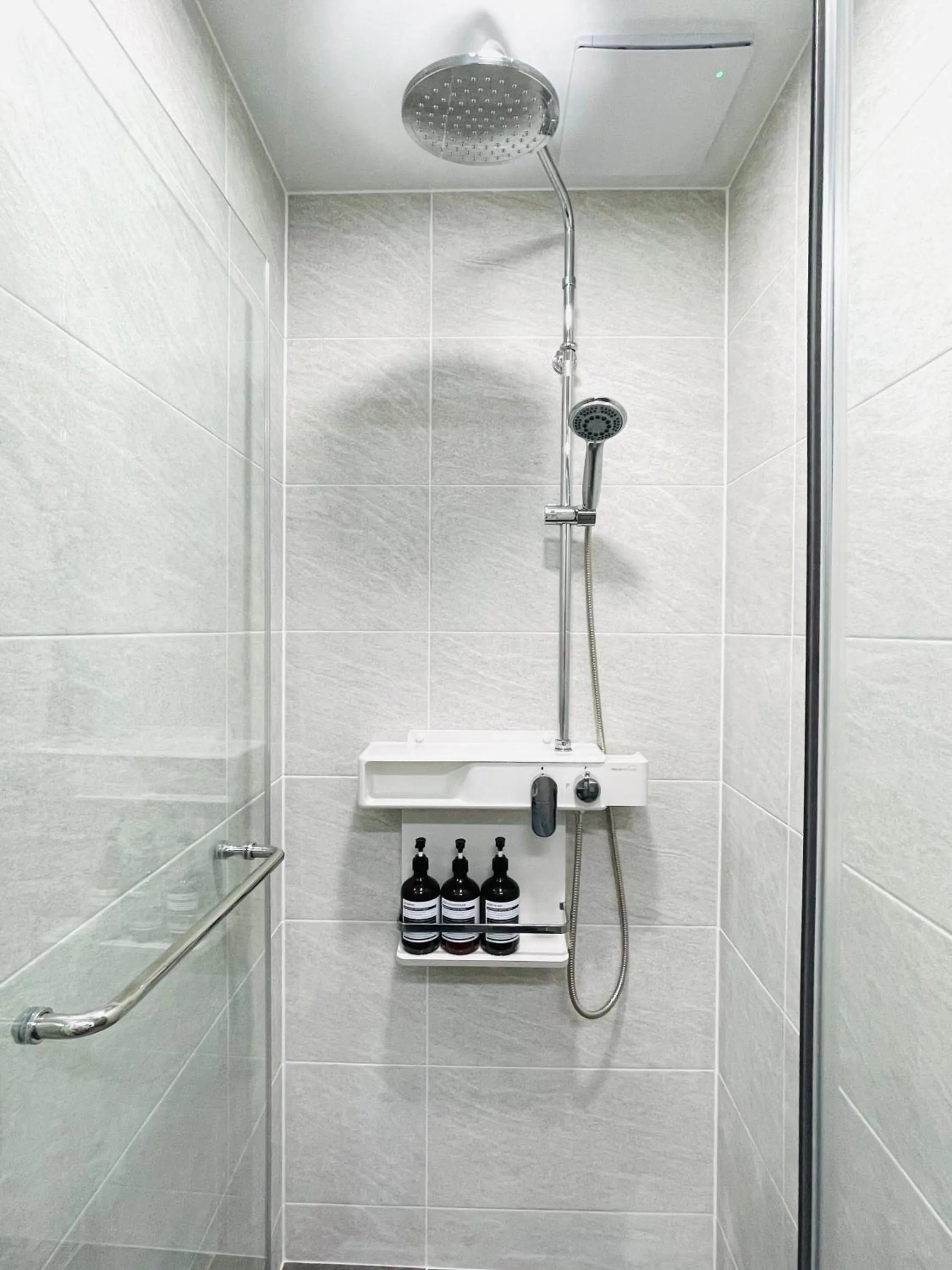 Shower in INN-The City MyeongDong