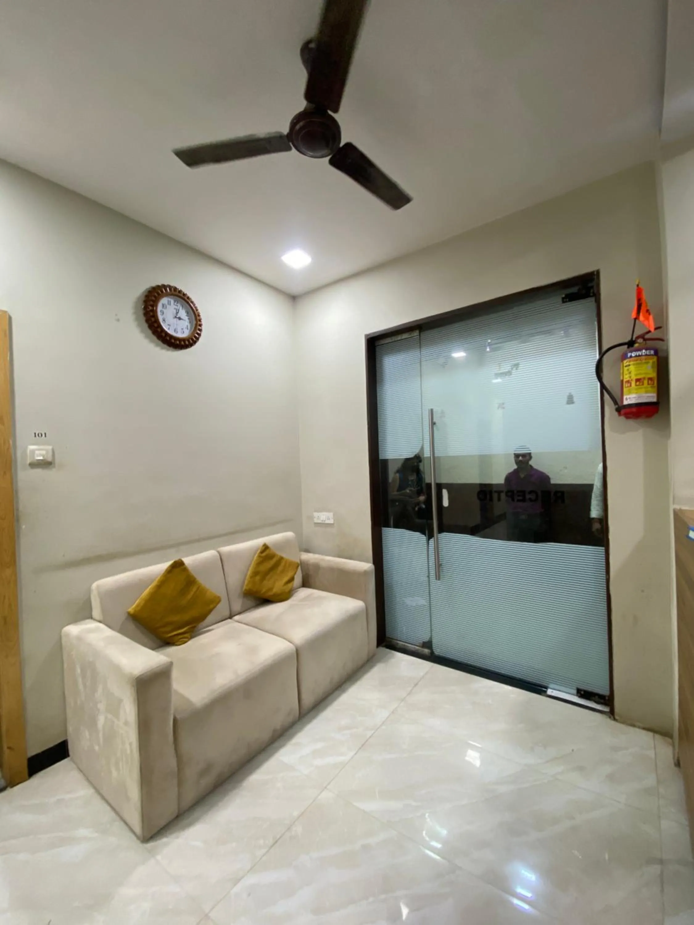 Communal lounge/ TV room in Hotel Blue Wellington - Near Mumbai Airport