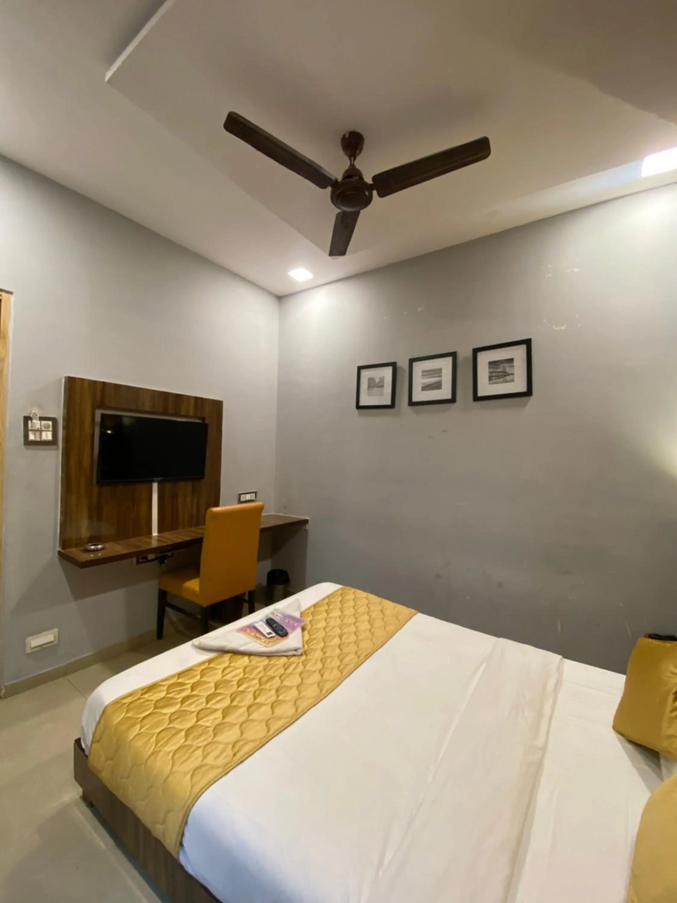 View (from property/room), Bed in Hotel Blue Wellington - Near Mumbai Airport