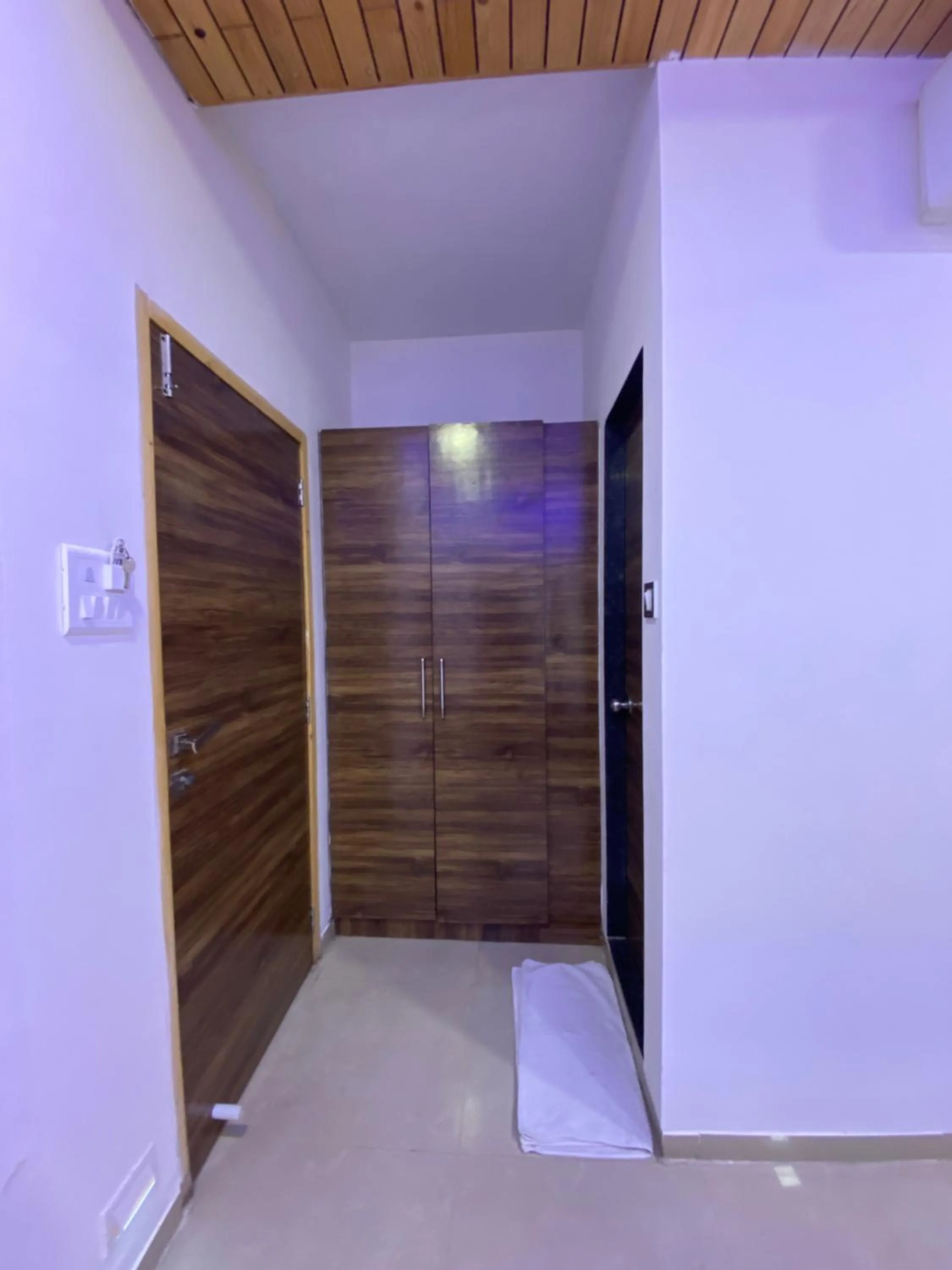 wardrobe in Hotel Blue Wellington - Near Mumbai Airport