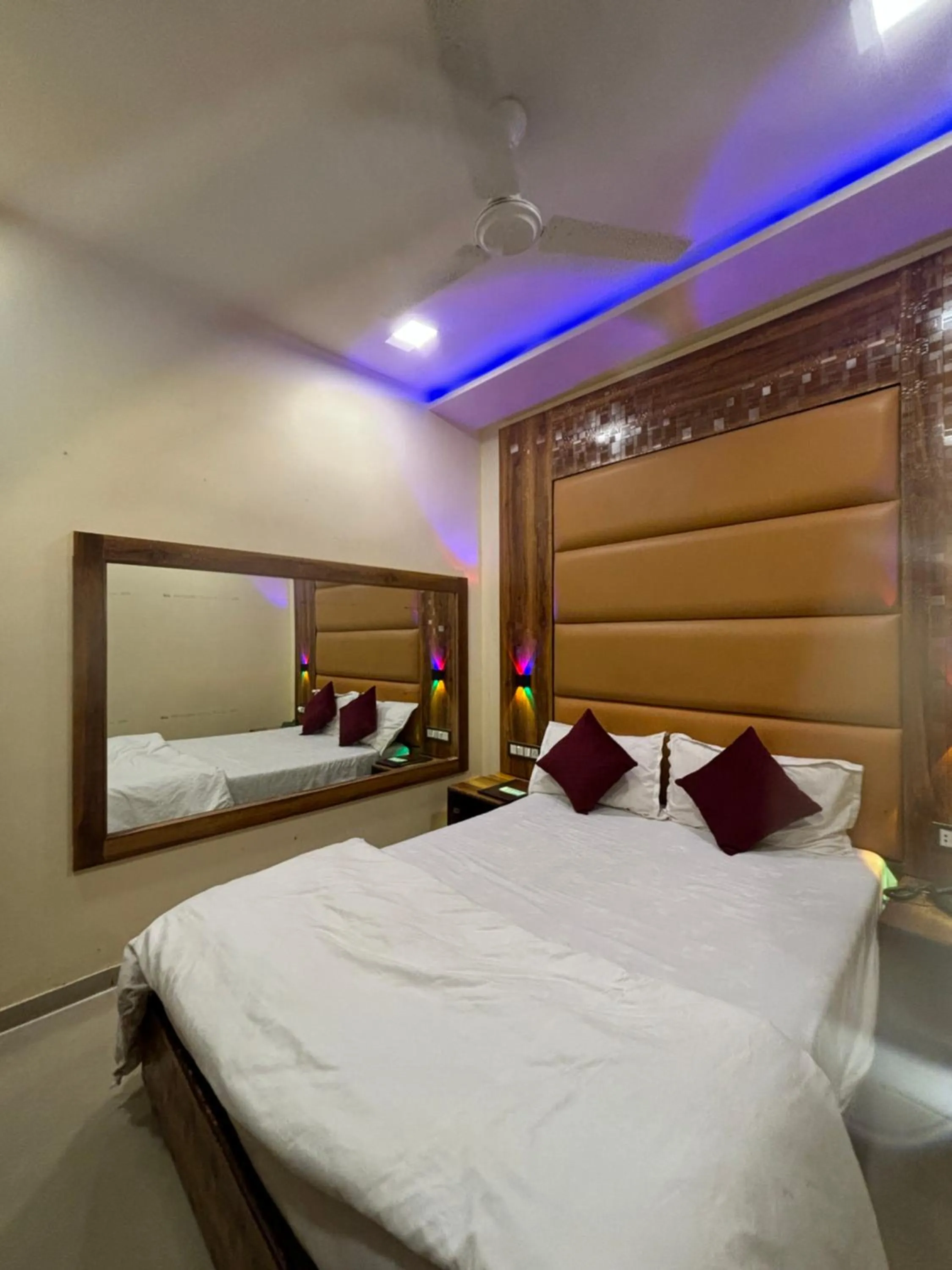 room service, Bed in Hotel Blue Wellington - Near Mumbai Airport